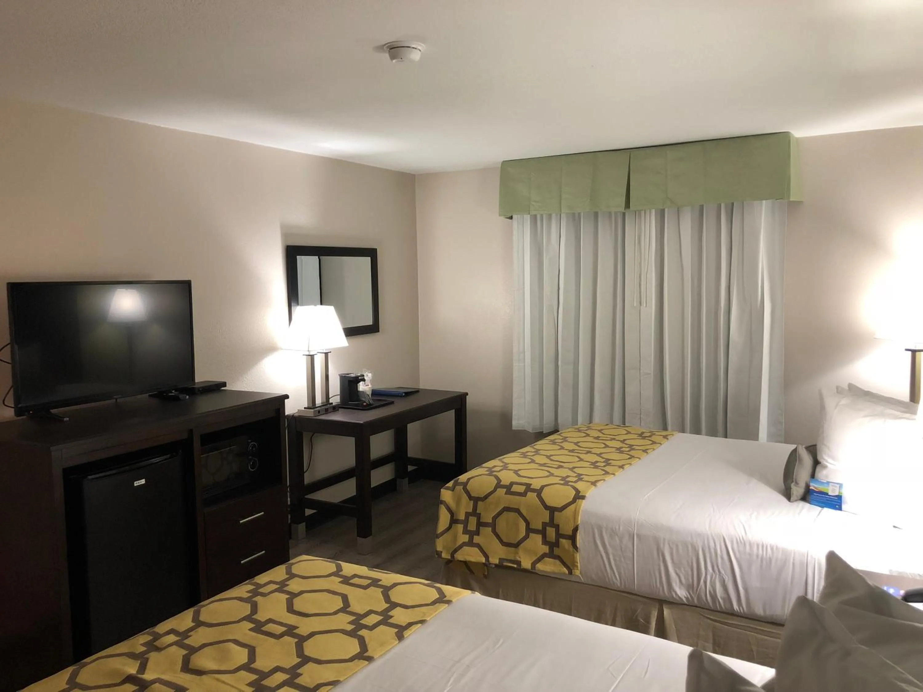 Other, Bed in Baymont by Wyndham Phoenix I-10 near 51st Ave