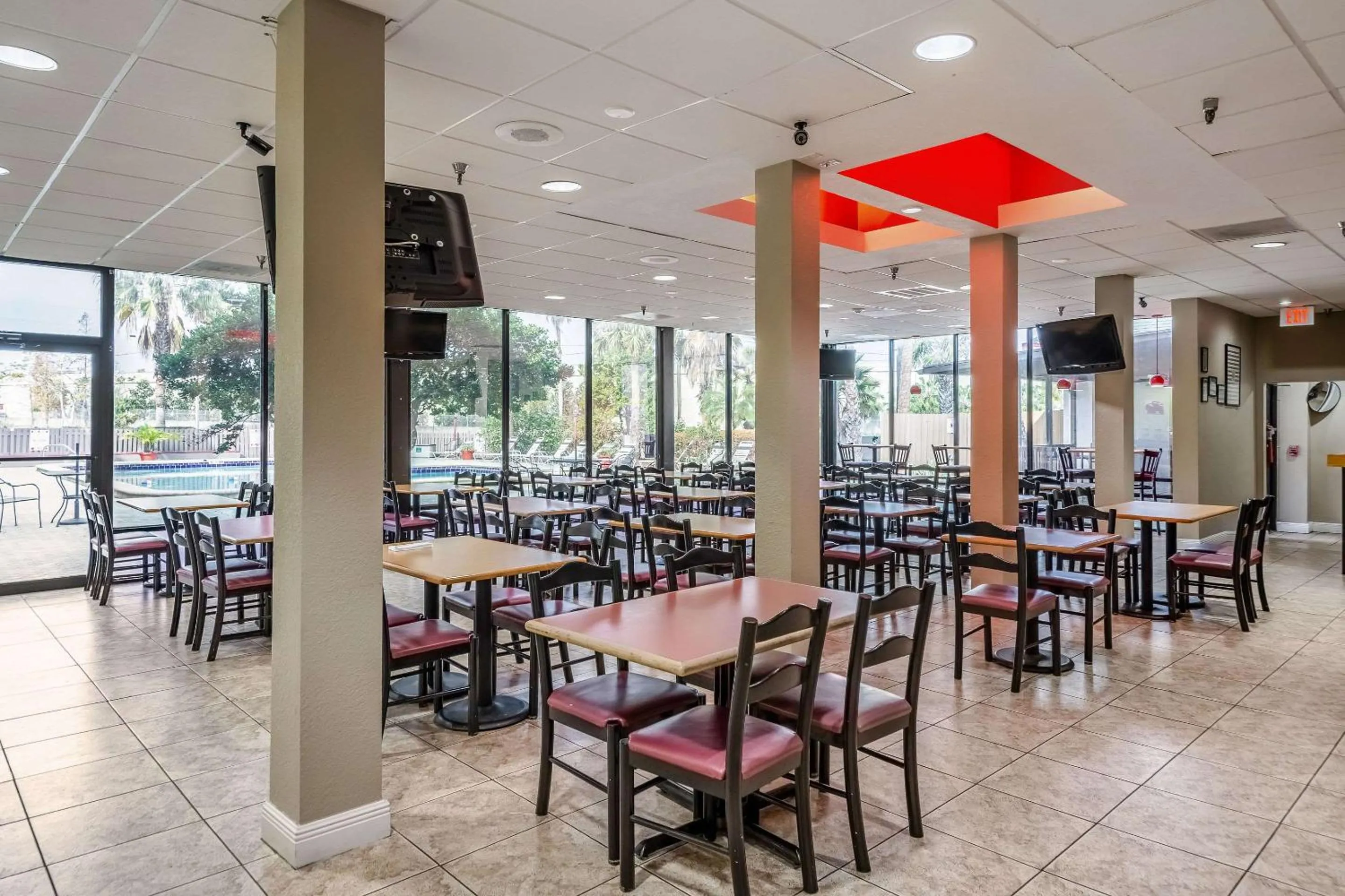 Restaurant/places to eat in Lakeland Hotel