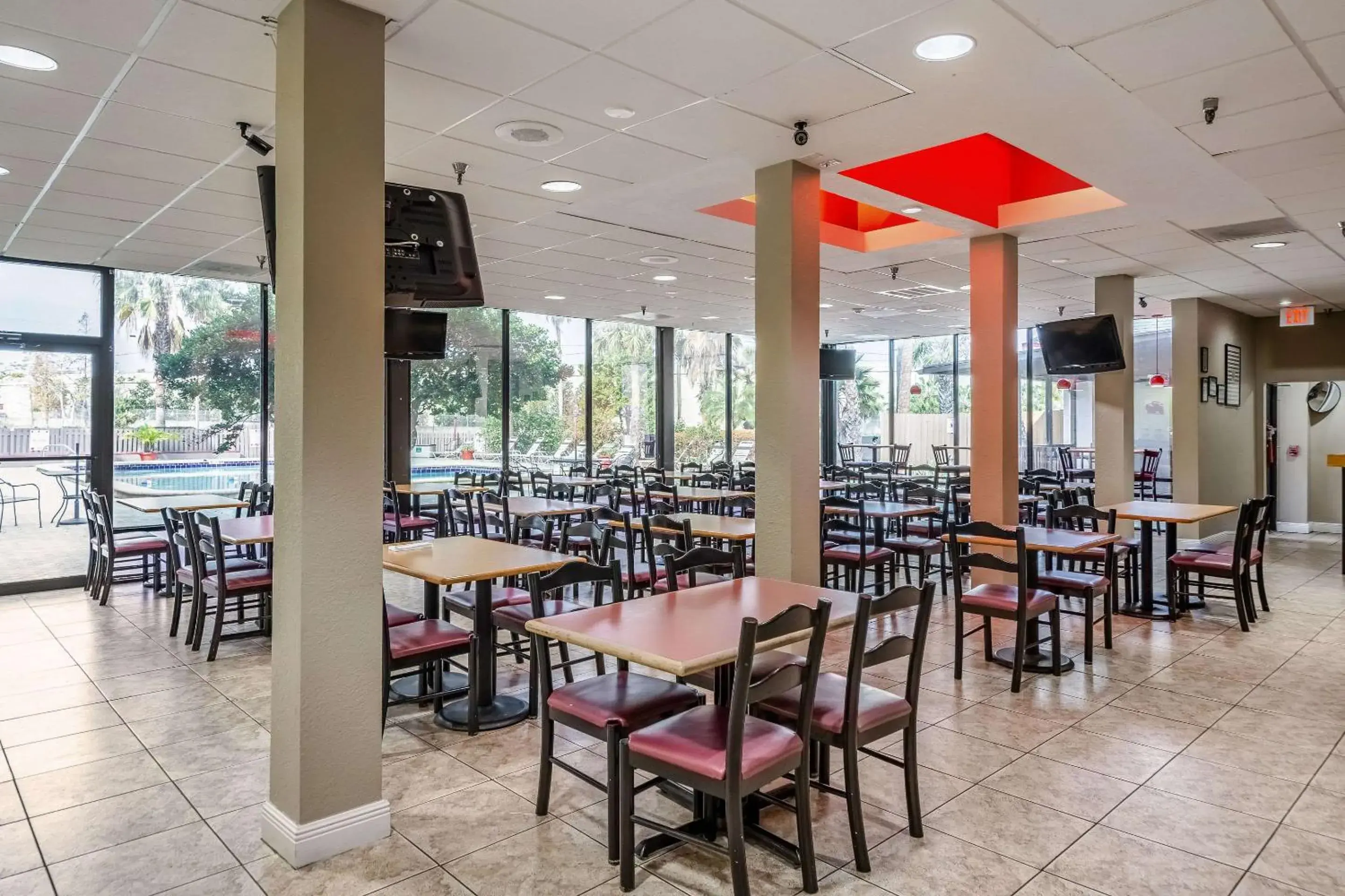 Restaurant/places to eat in Lakeland Hotel Restaurant/places to eat in Lakeland Hotel