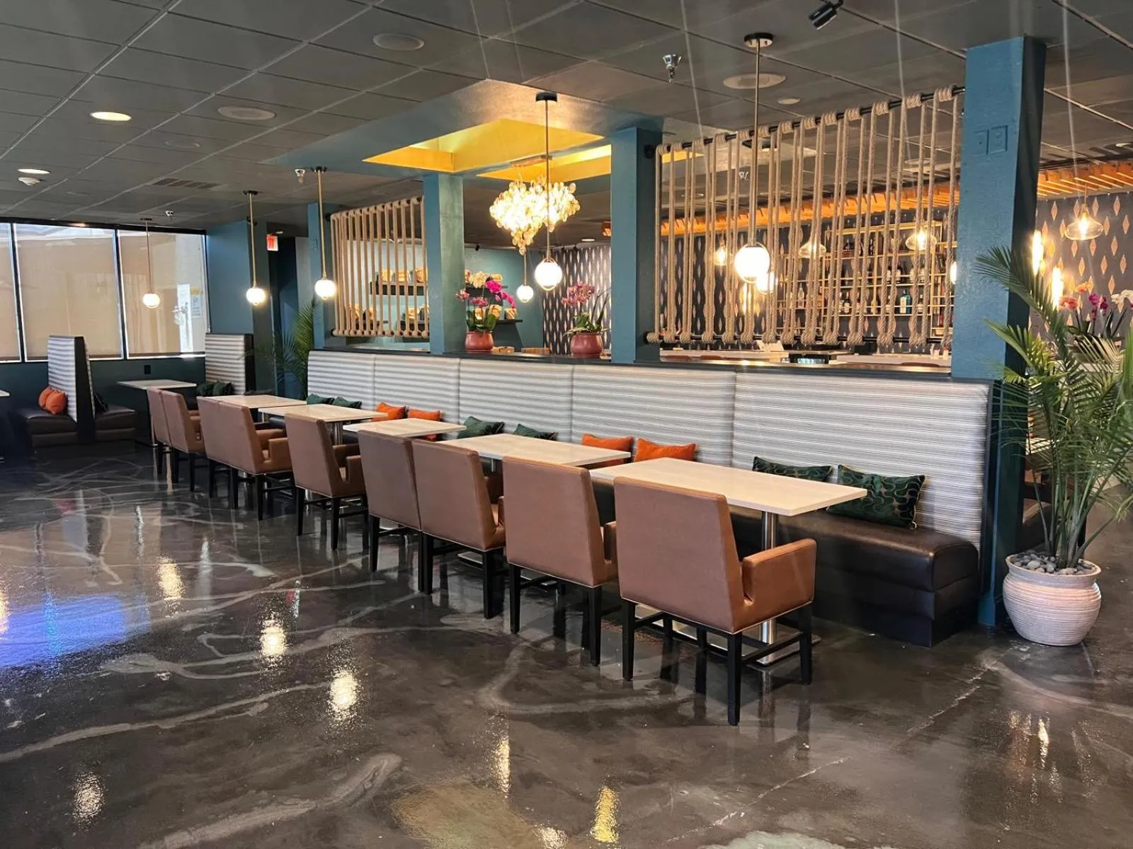 Restaurant/places to eat in Lakeland Hotel