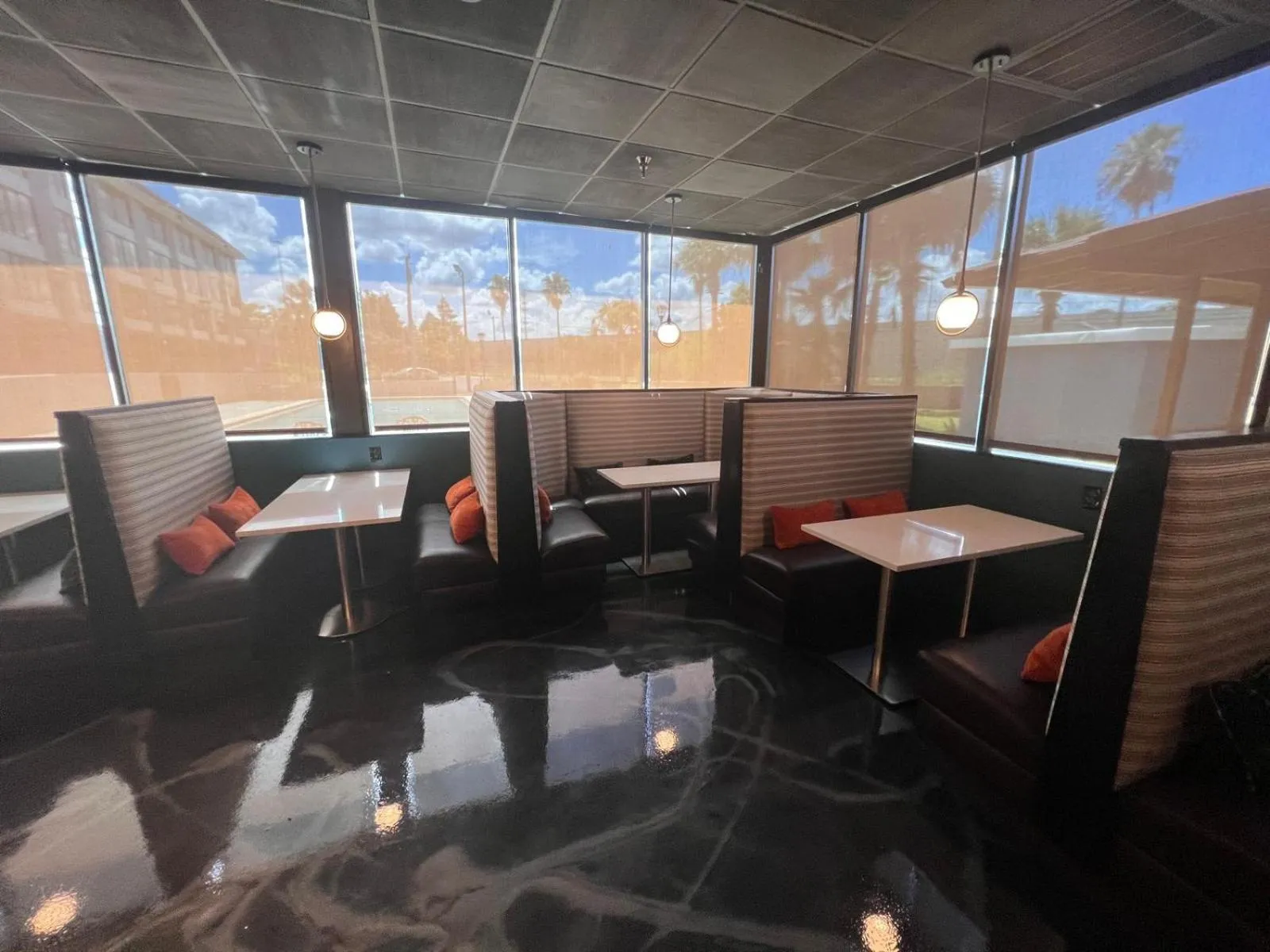 Restaurant/places to eat in Lakeland Hotel