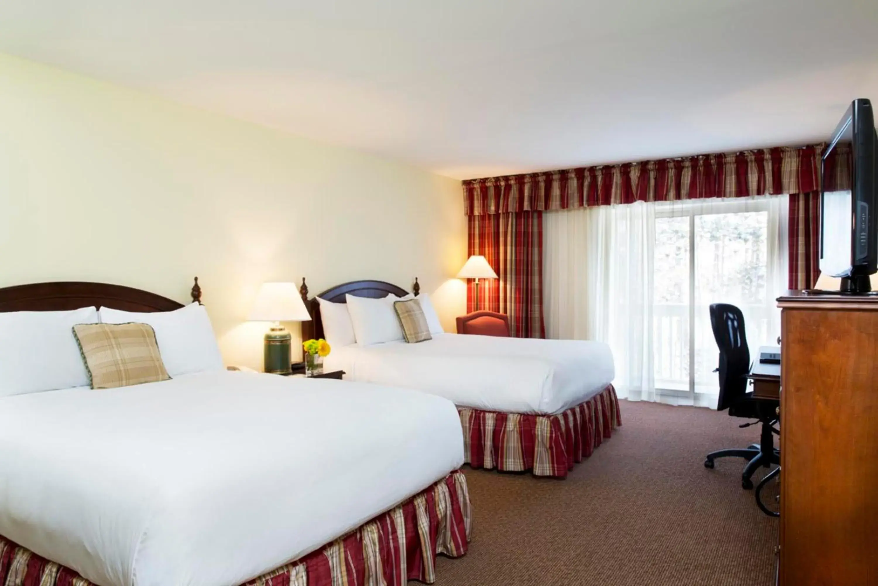 Queen Room with Two Queen Beds with Resort View- Pavilion in Deerhurst Resort Queen Room with Two Queen Beds with Resort View- Pavilion in Deerhurst Resort