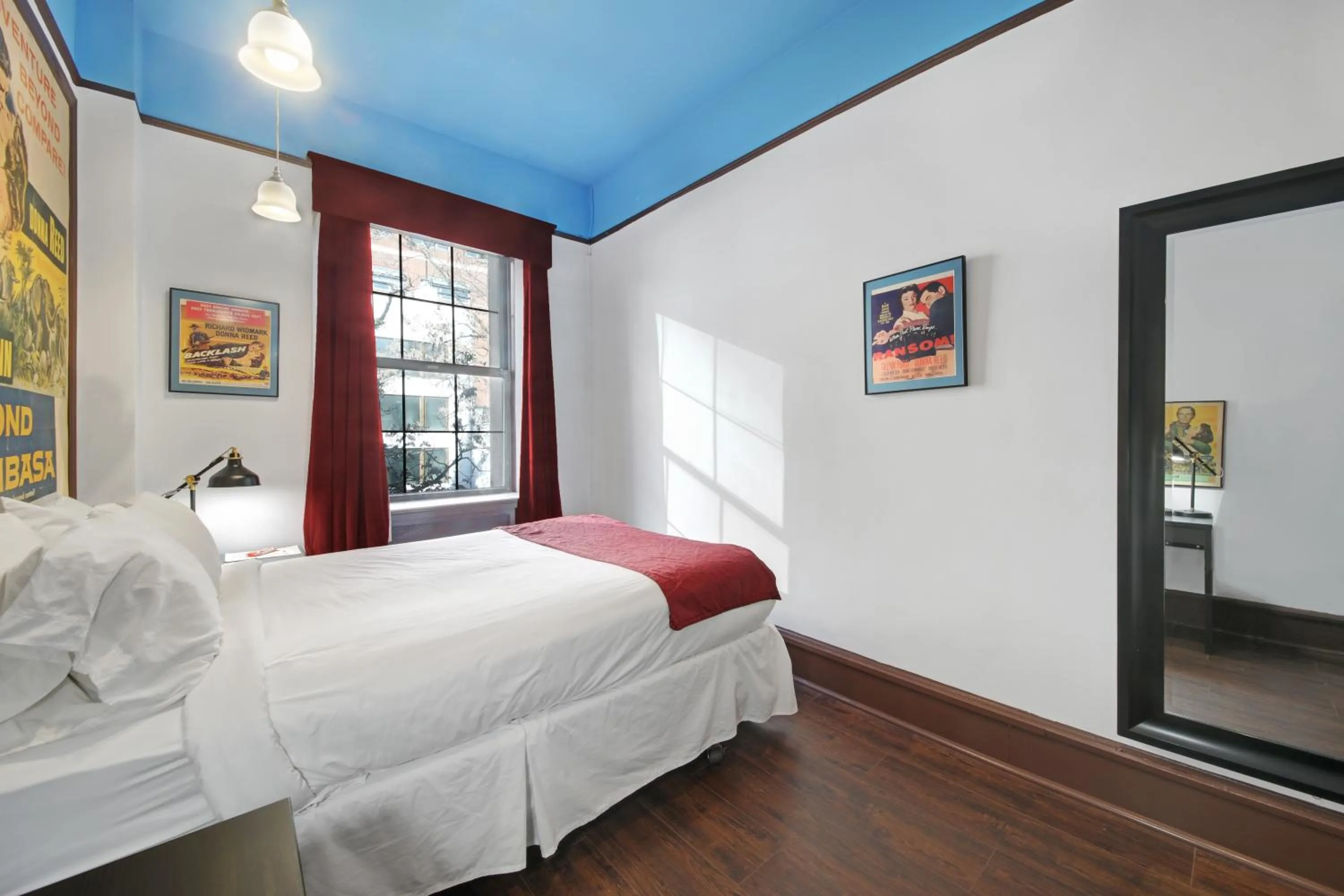 Bed in Chelsea Pines Inn