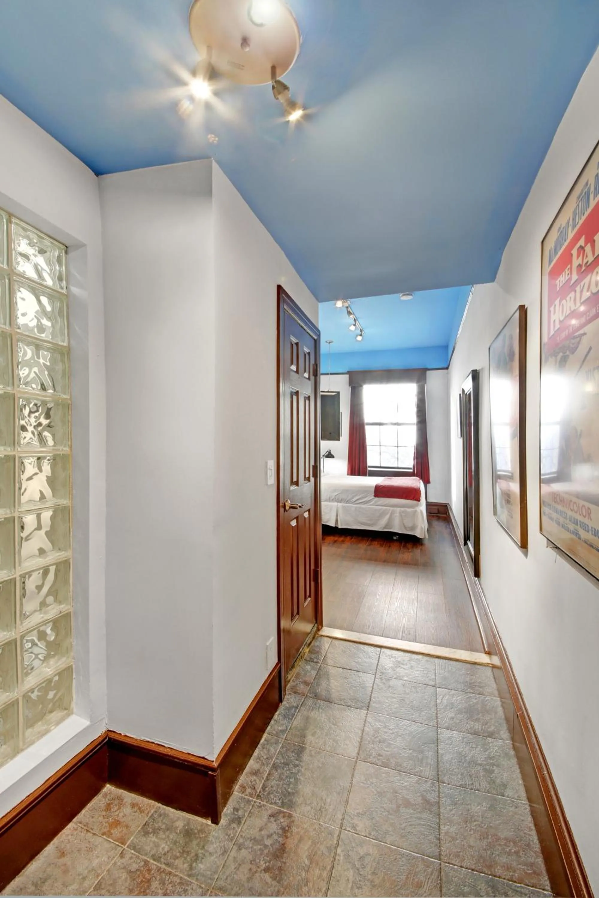 Bed in Chelsea Pines Inn