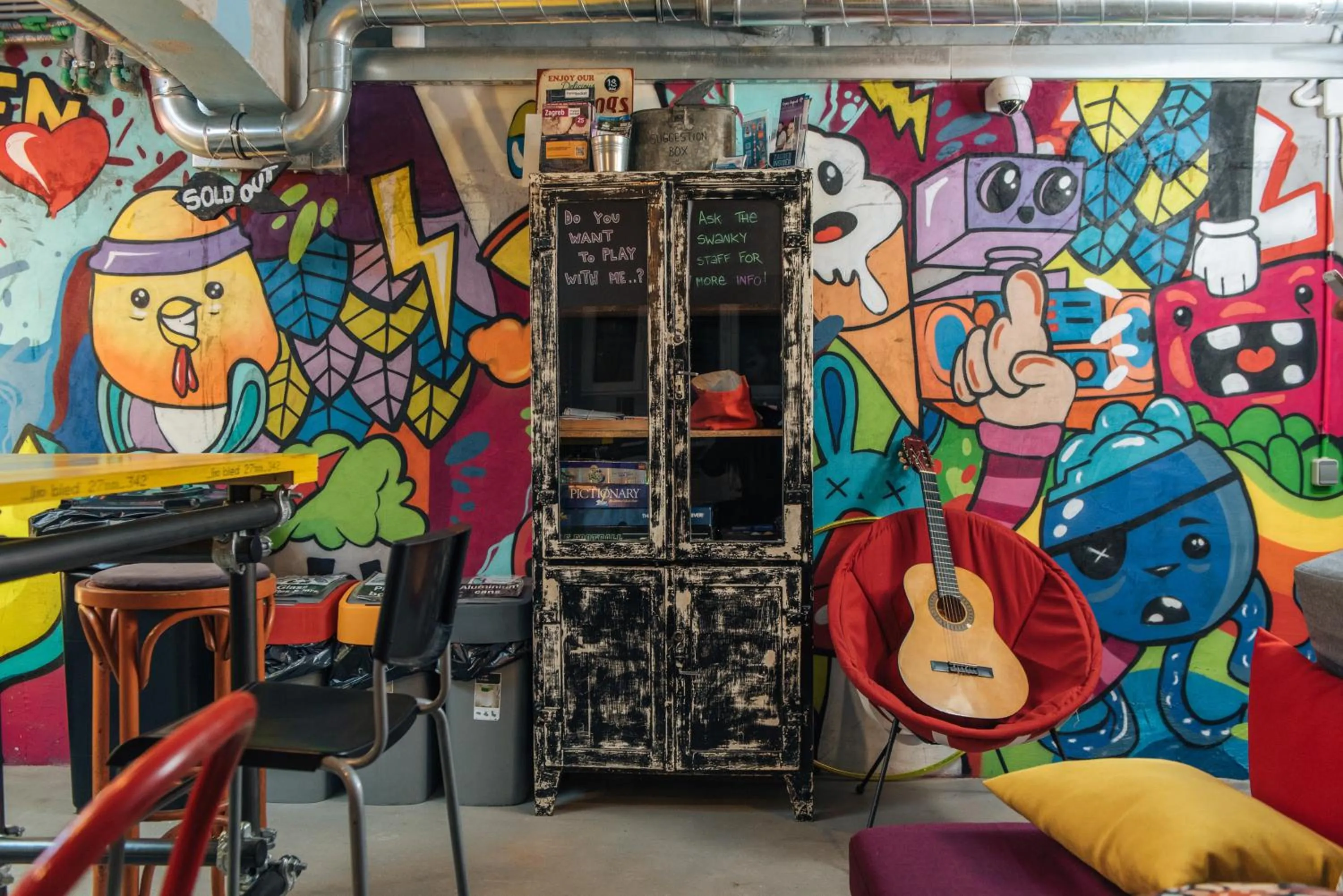 Communal lounge/ TV room in Stay Swanky Bed & Breakfast