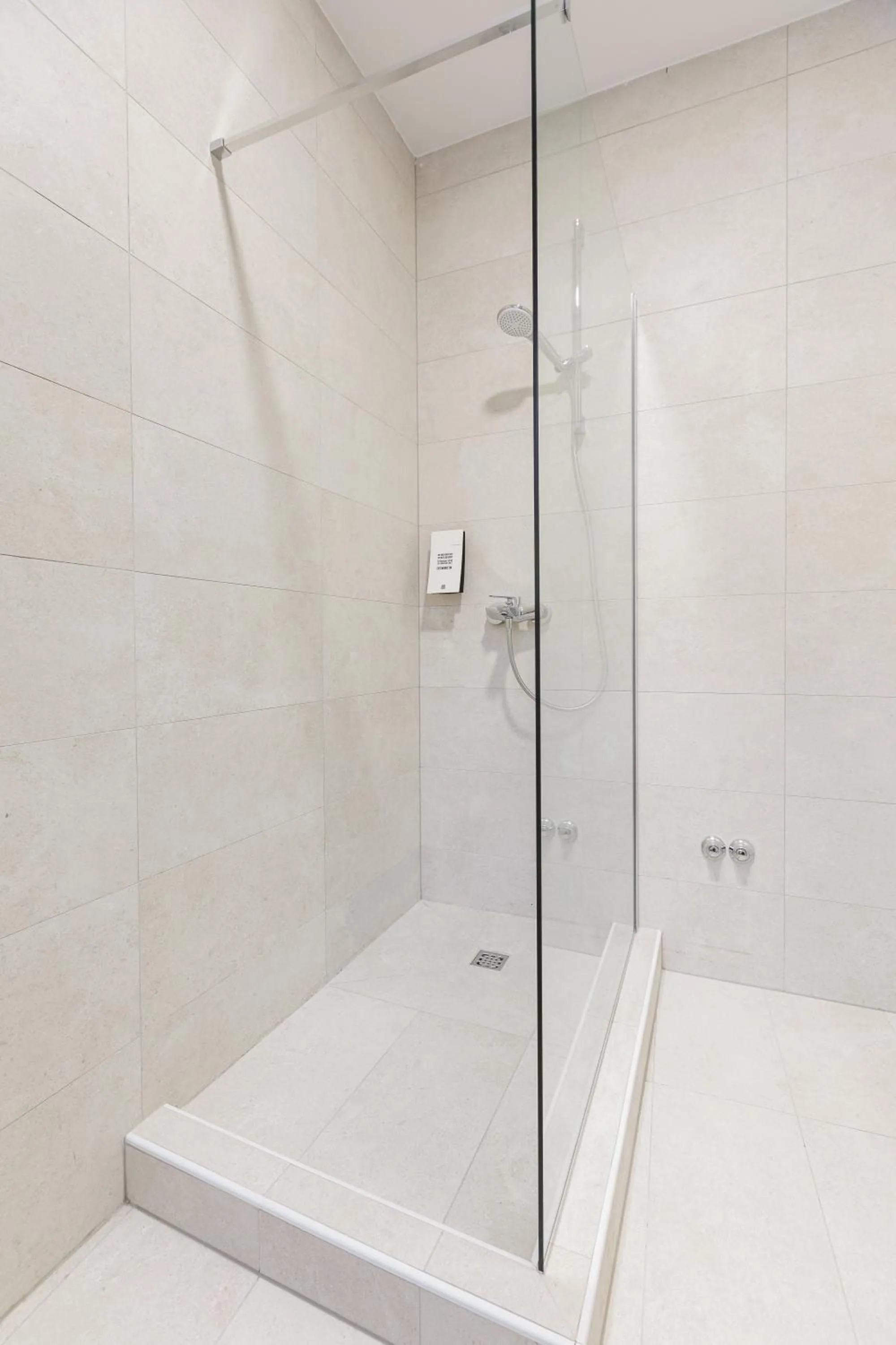 Shower in Stay Swanky Bed & Breakfast