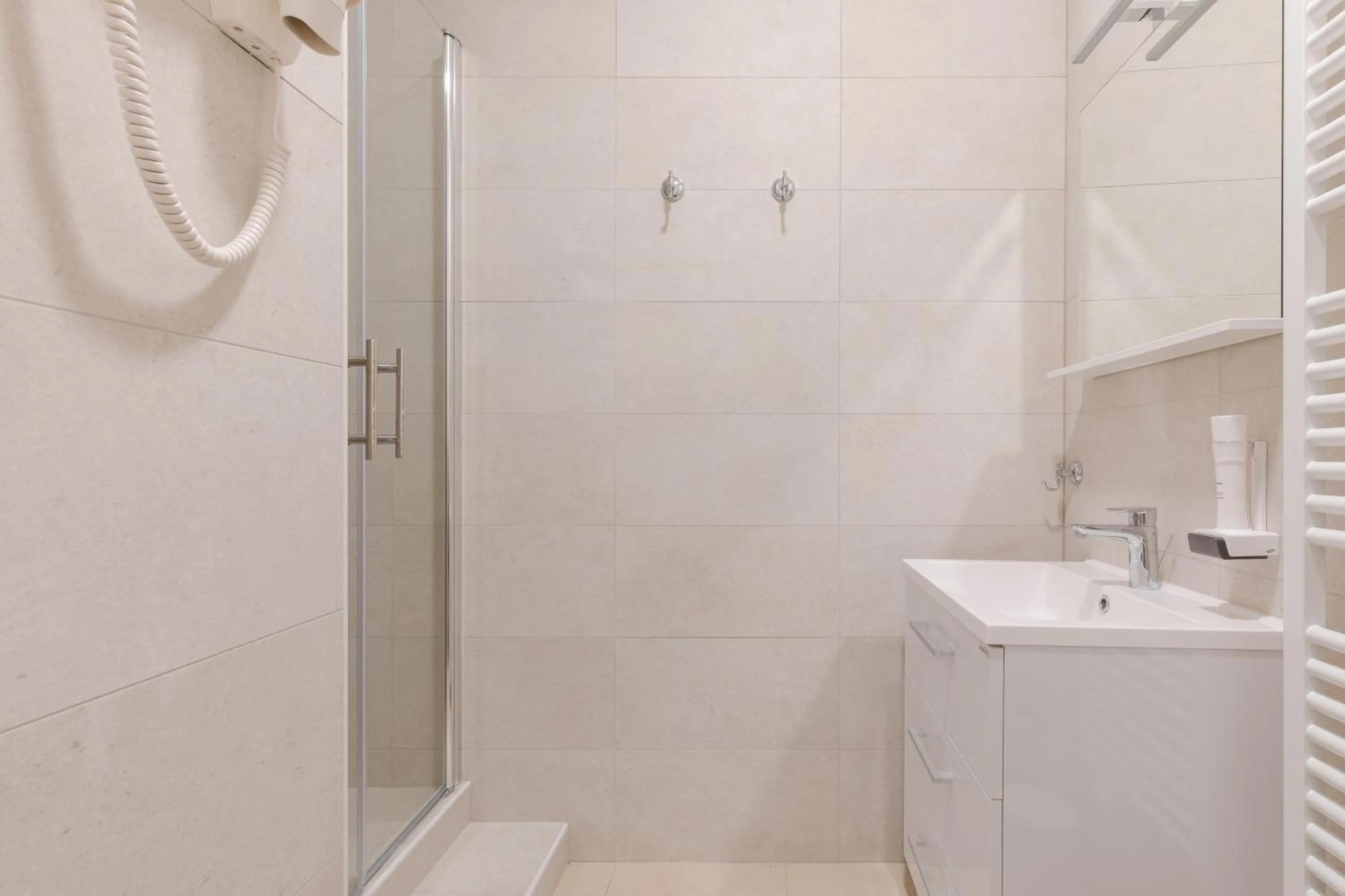 Shower in Stay Swanky Bed & Breakfast