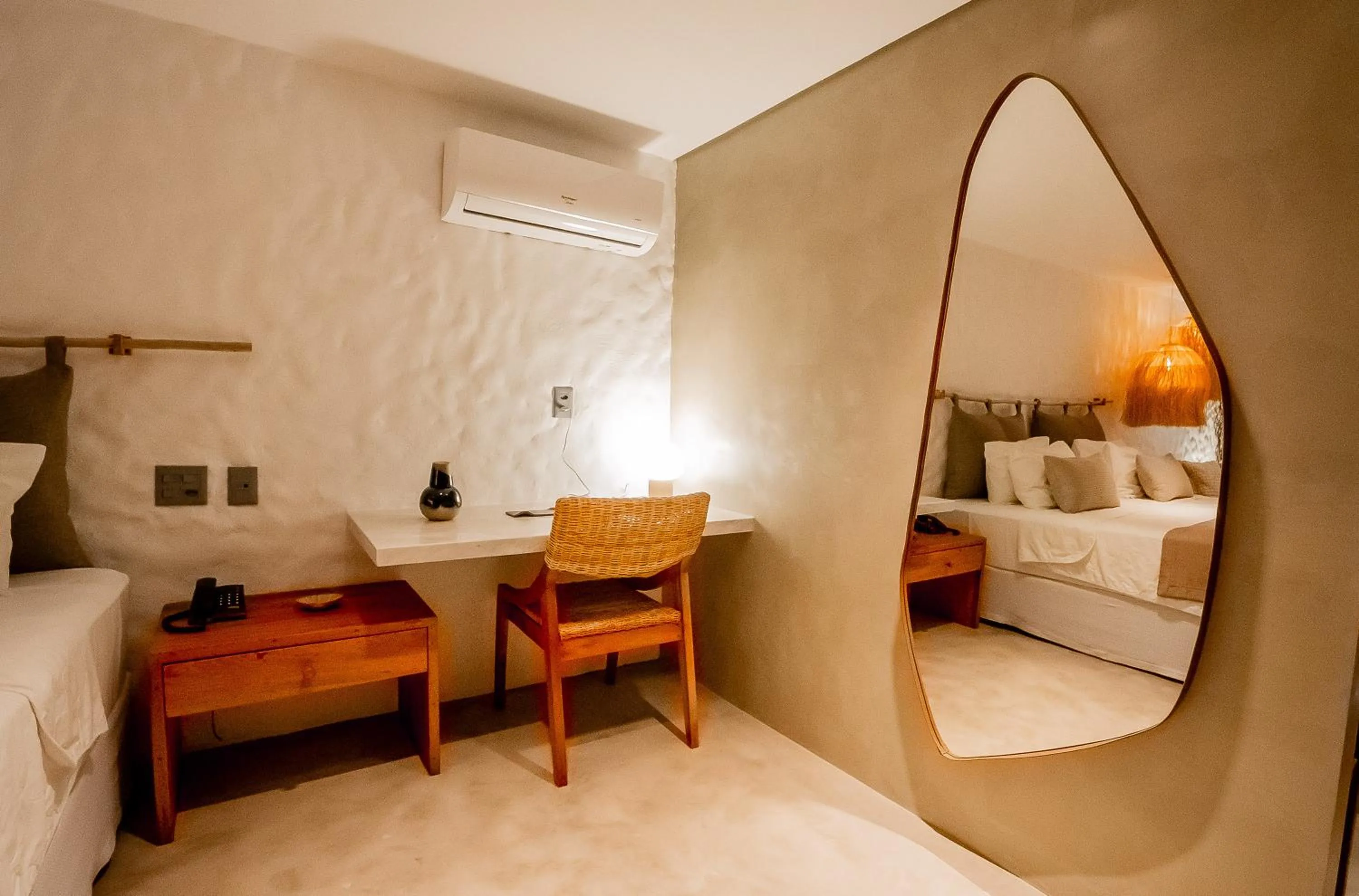 Bedroom, Bed in Hotel Pontal de Ubu