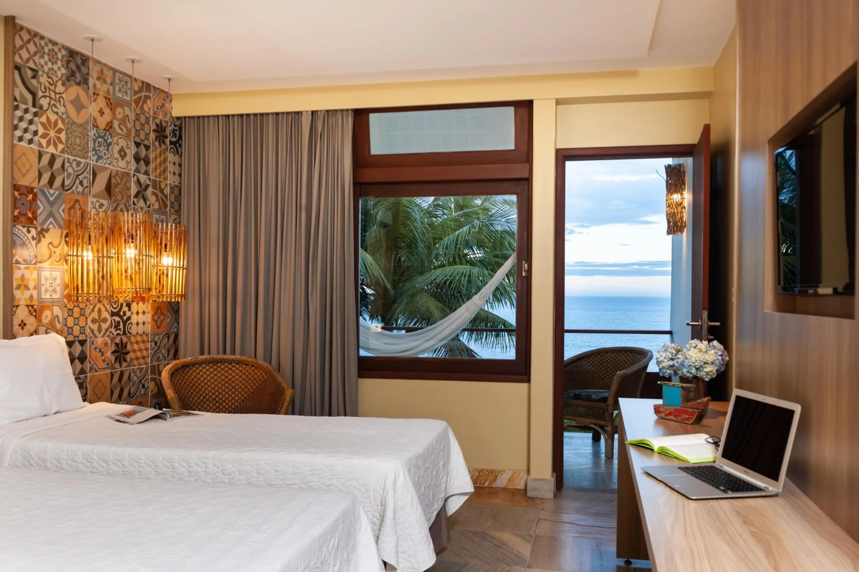 Bedroom, Bed in Hotel Pontal de Ubu