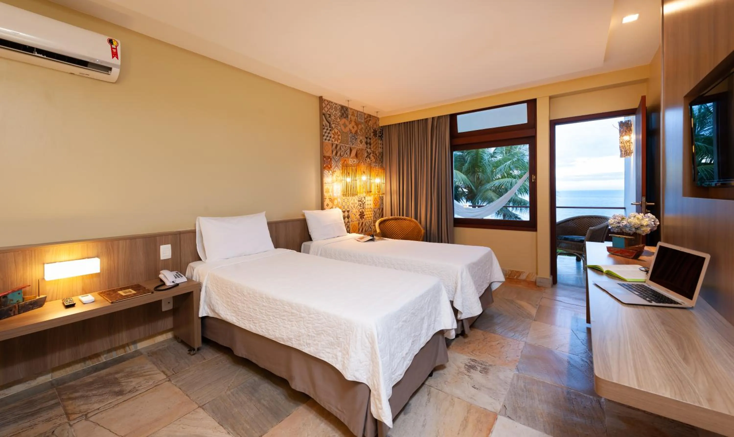 Bedroom, Bed in Hotel Pontal de Ubu