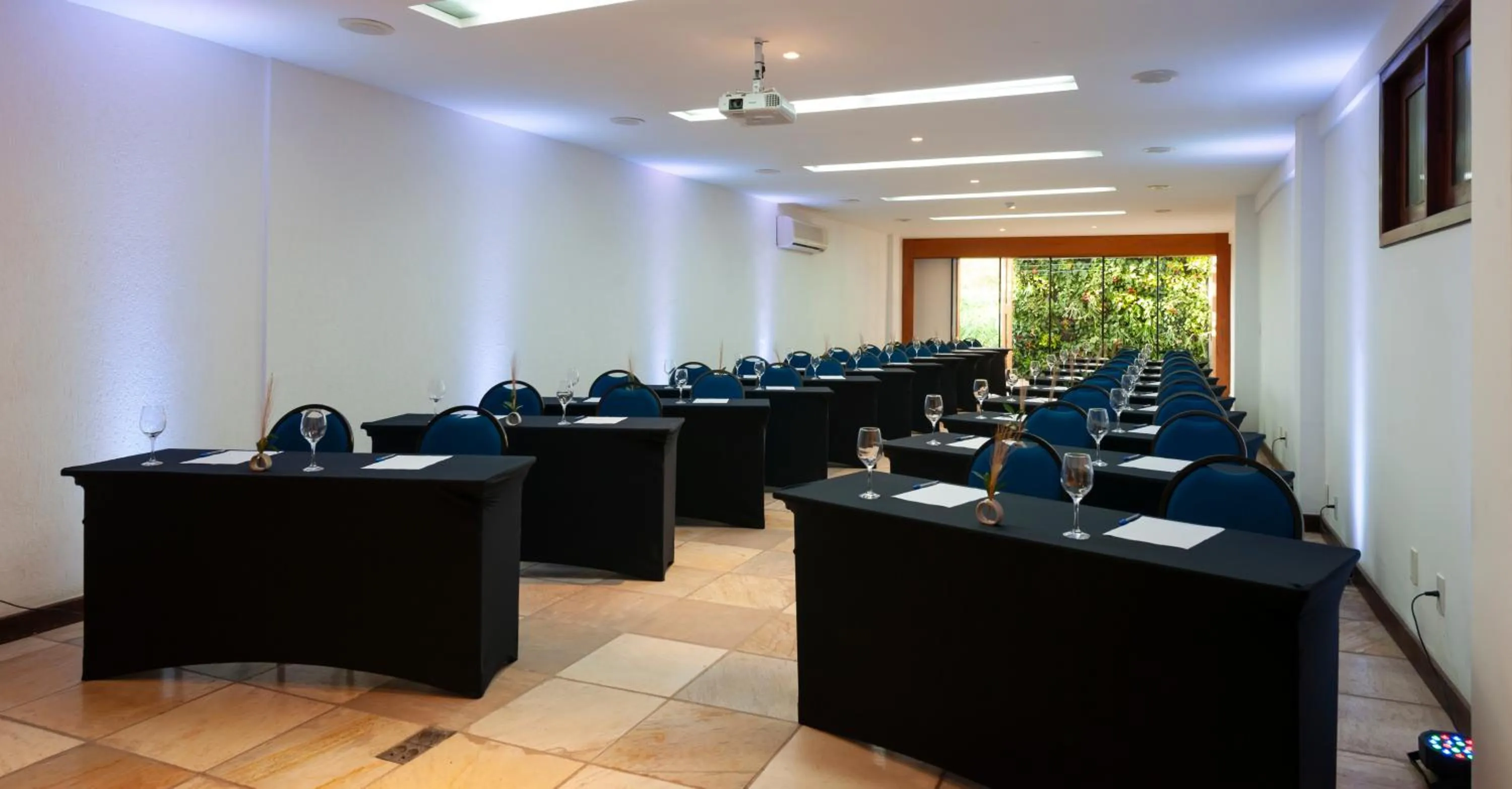 Meeting/conference room in Hotel Pontal de Ubu