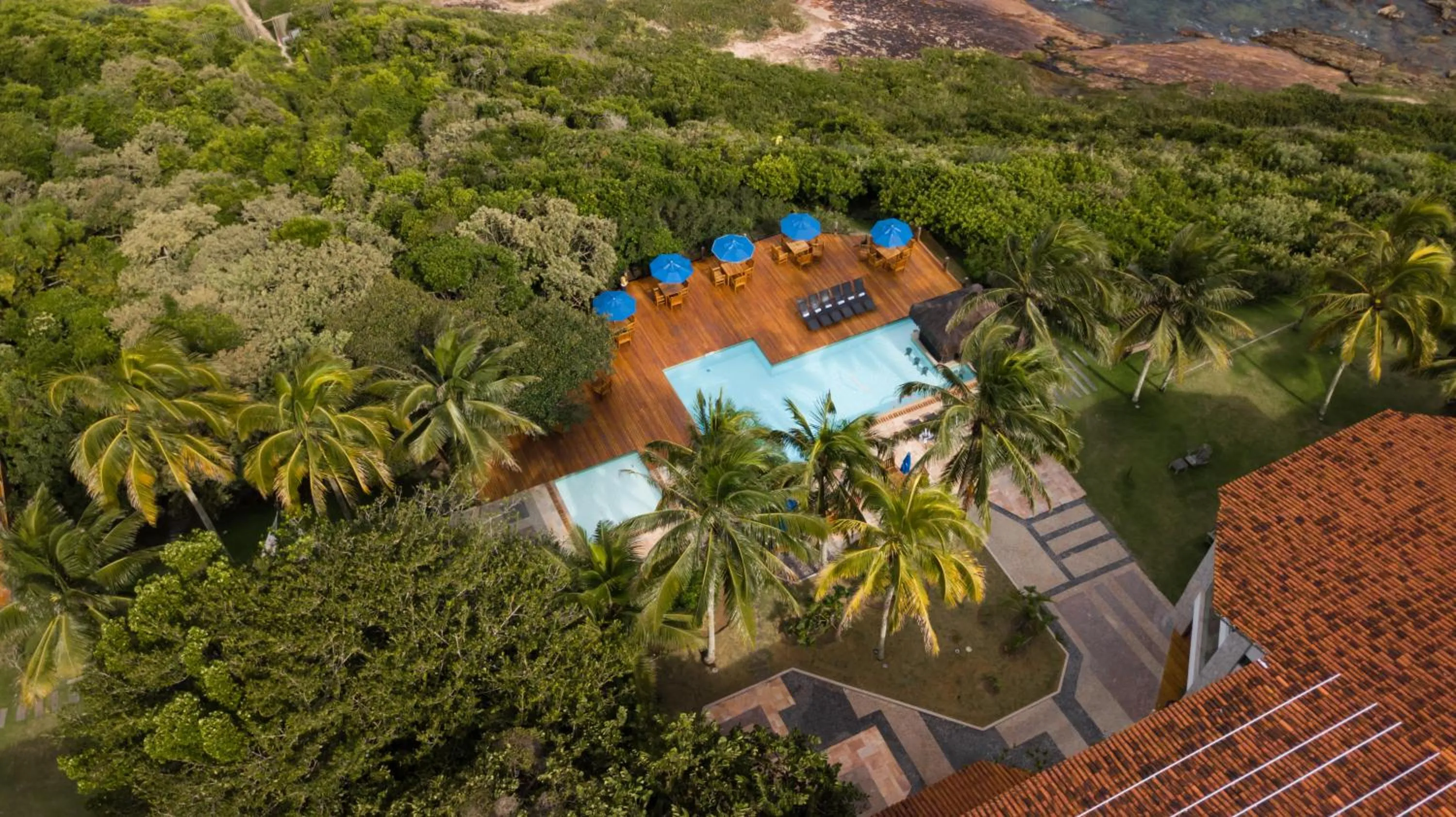 Swimming pool in Hotel Pontal de Ubu