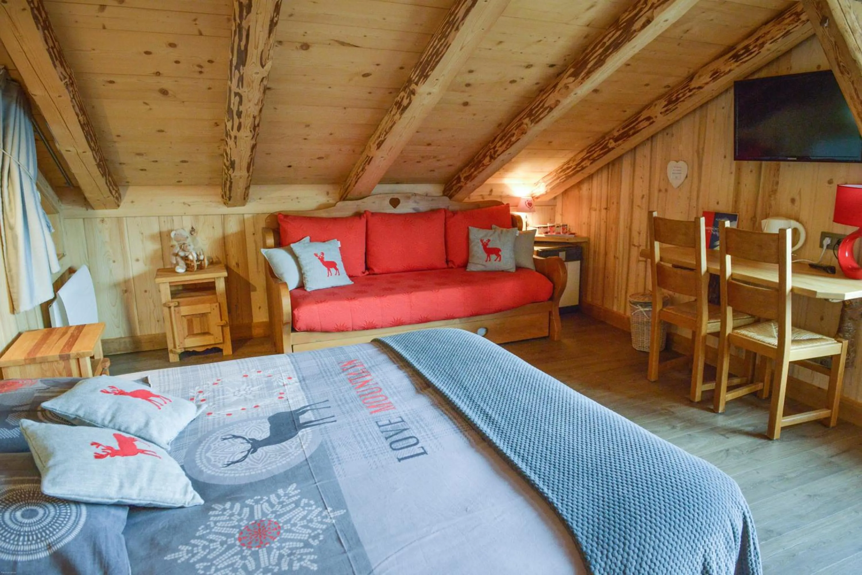 Photo of the whole room, Bed in La grange d'Aldaré Chambres d'hôtes