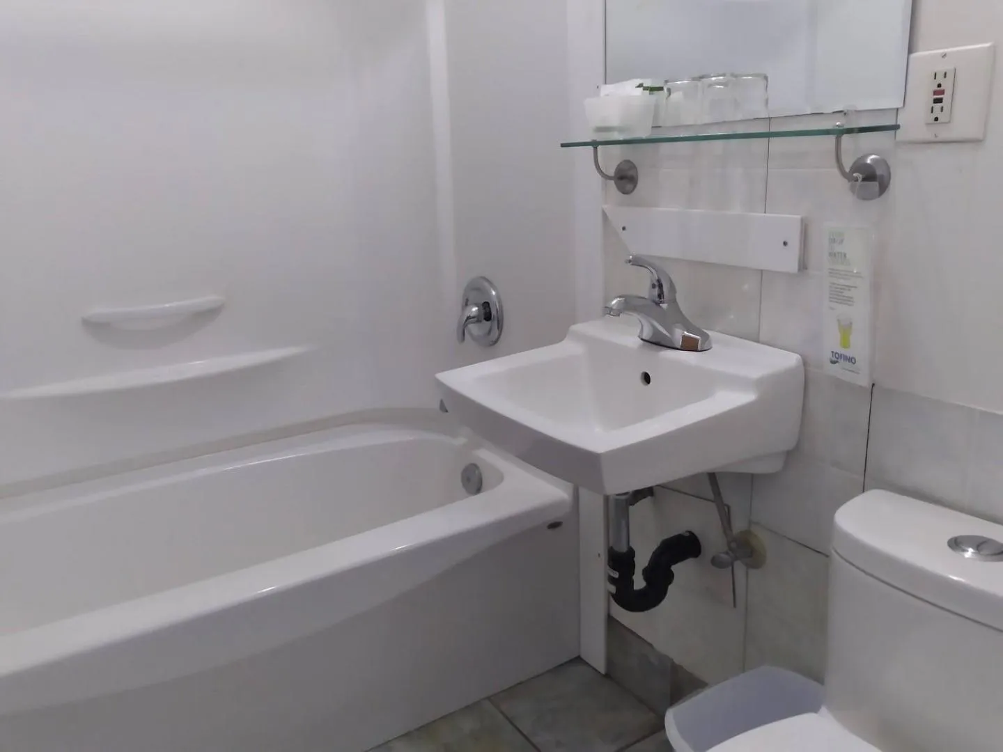 Bathroom in Dolphin Motel