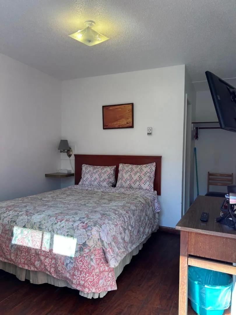 Photo of the whole room, Bed in Dolphin Motel
