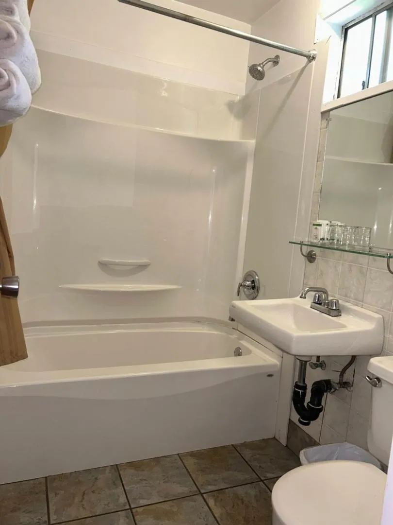 Bathroom in Dolphin Motel
