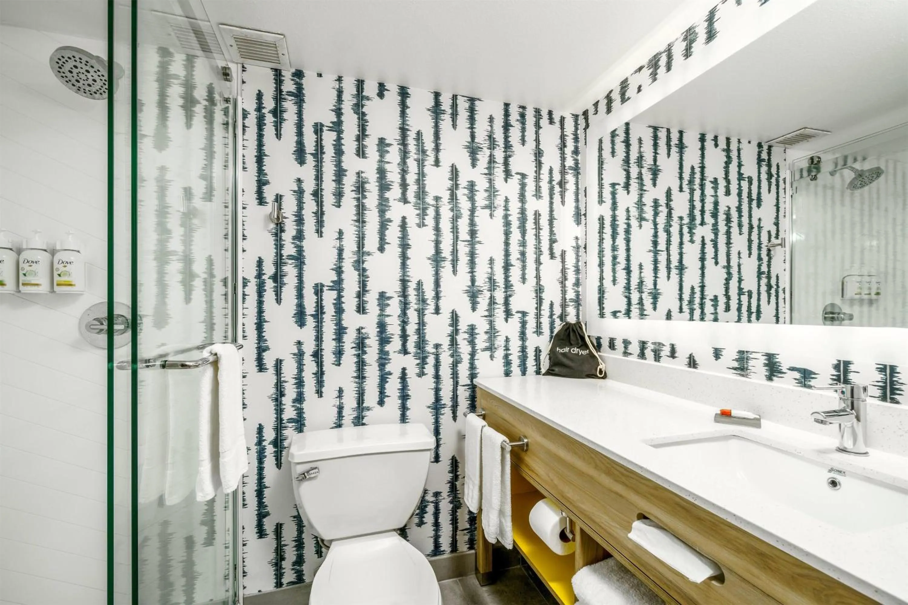 Bathroom in La Quinta by Wyndham Lexington Park - Patuxent