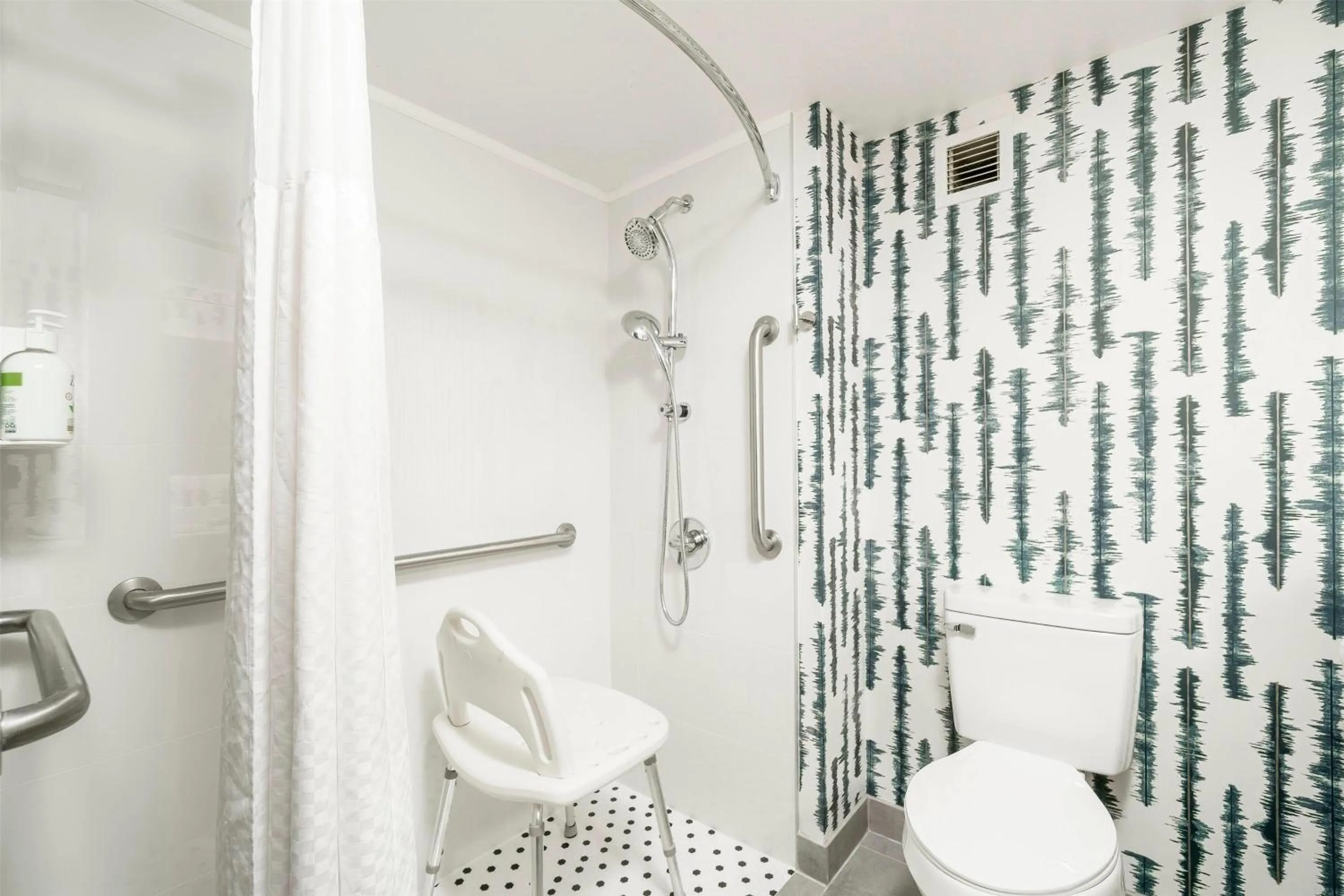 Bathroom in La Quinta by Wyndham Lexington Park - Patuxent