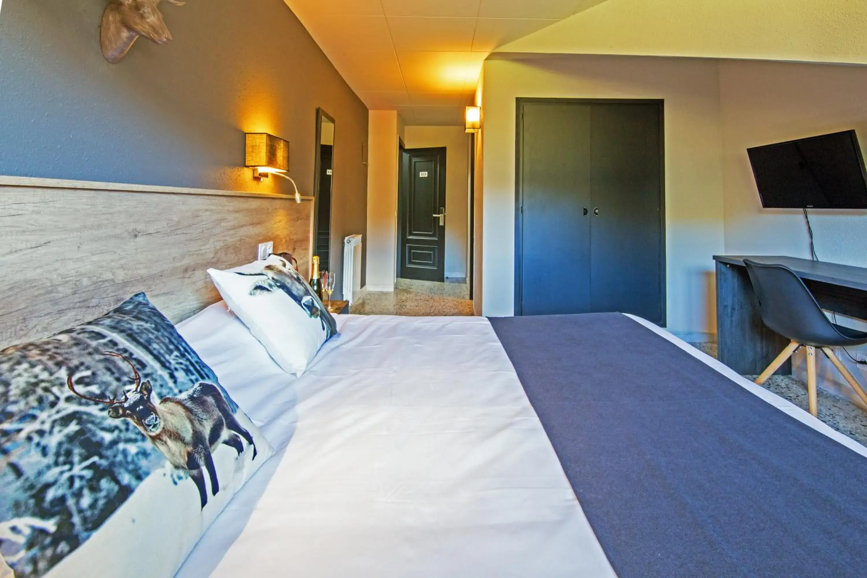 Bedroom, Bed in Hotel Austria by Pierre & Vacances Bedroom, Bed in Hotel Austria by Pierre & Vacances