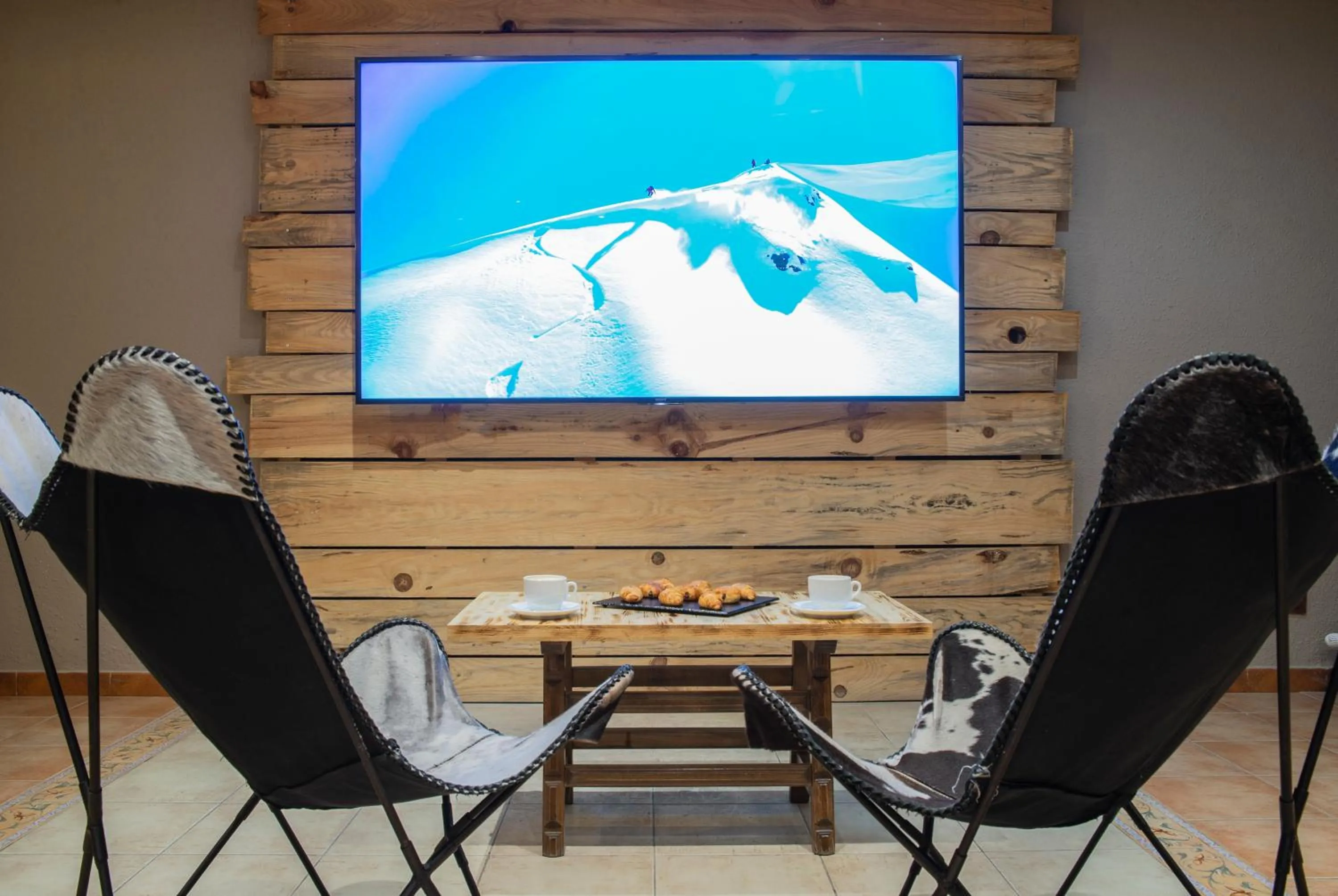 Communal lounge/ TV room in Hotel Austria by Pierre & Vacances