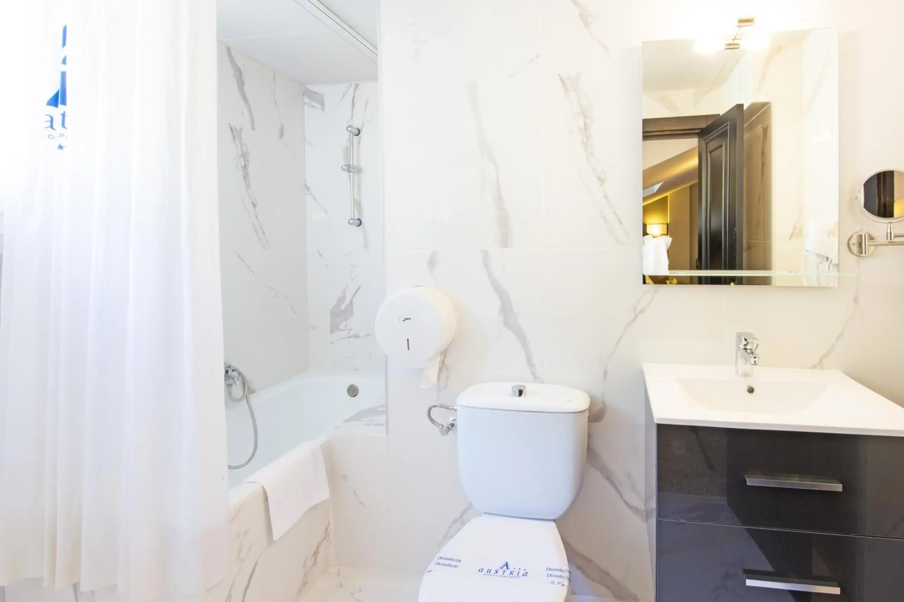 Bathroom in Hotel Austria by Pierre & Vacances Bathroom in Hotel Austria by Pierre & Vacances