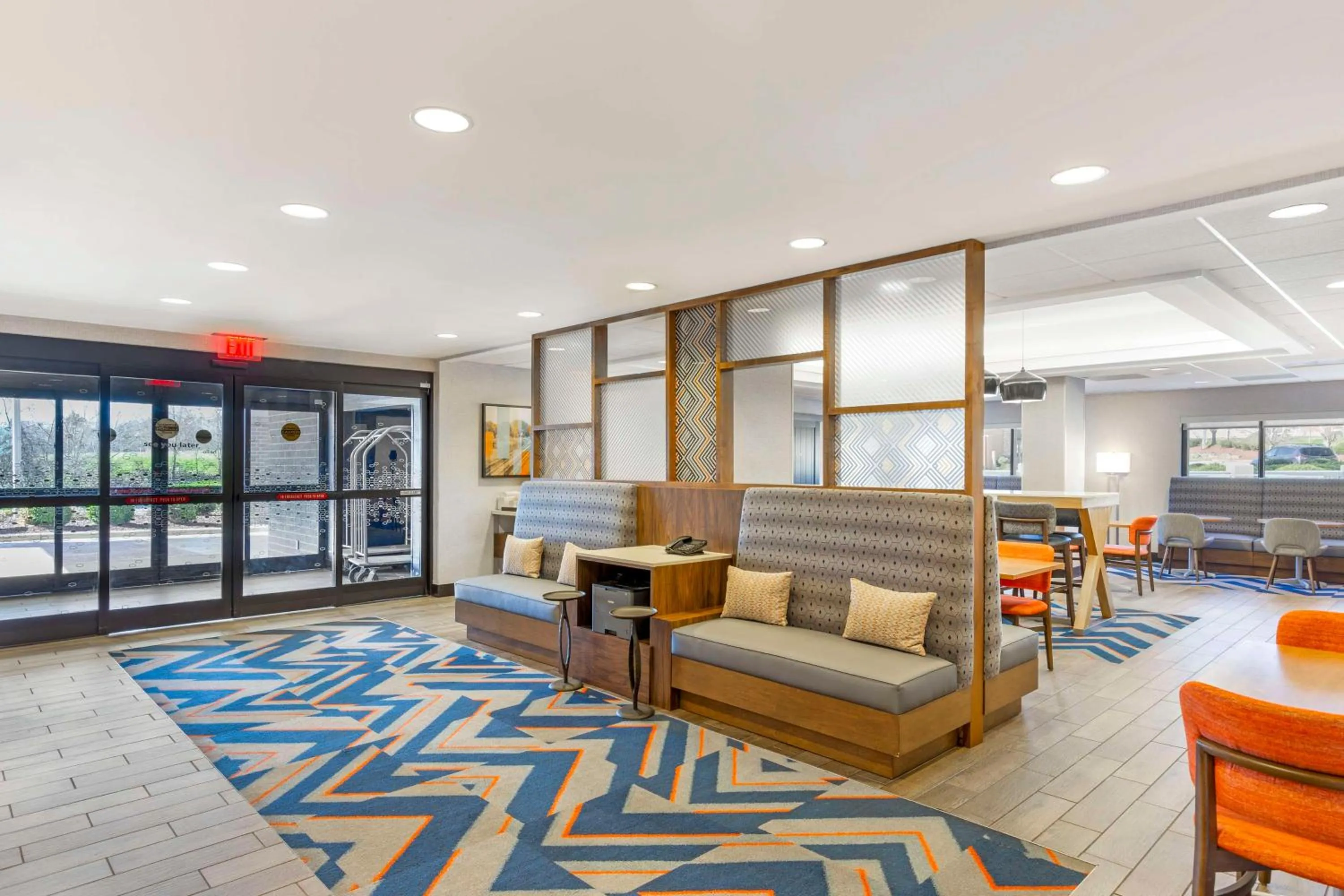 Dining area in Hampton Inn Mebane