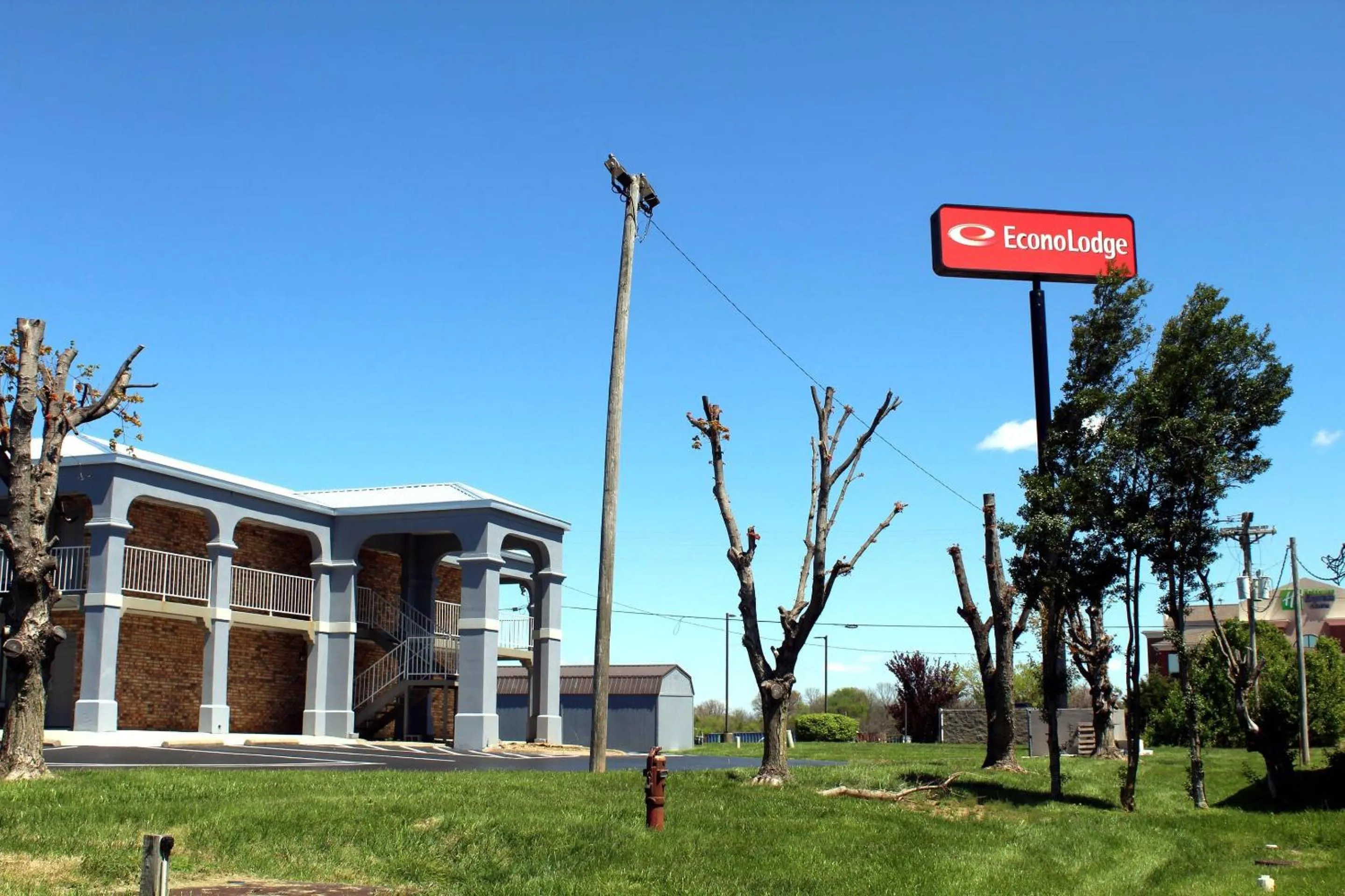 Property building in Econo Lodge Franklin South