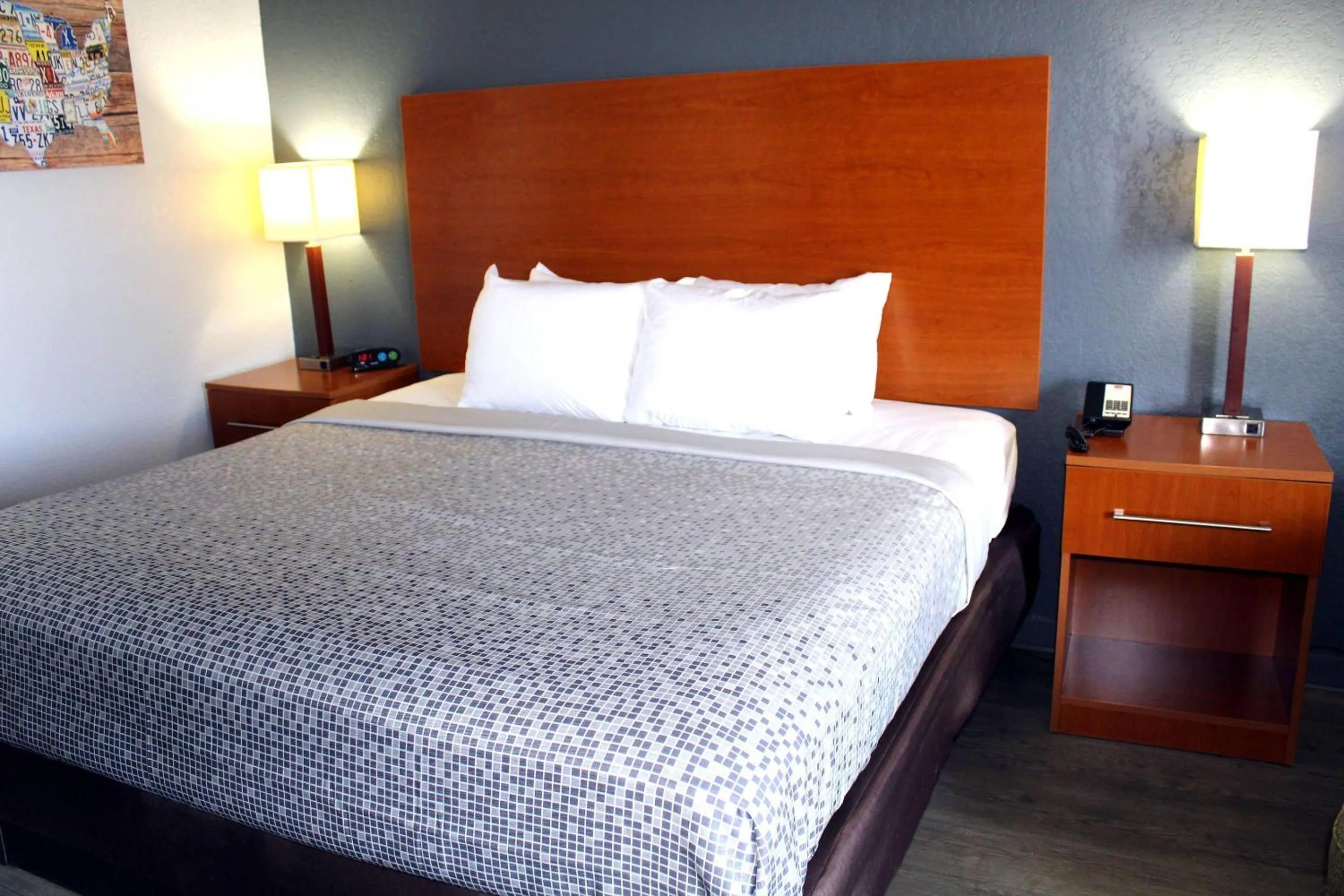 Bedroom, Bed in Econo Lodge Franklin South