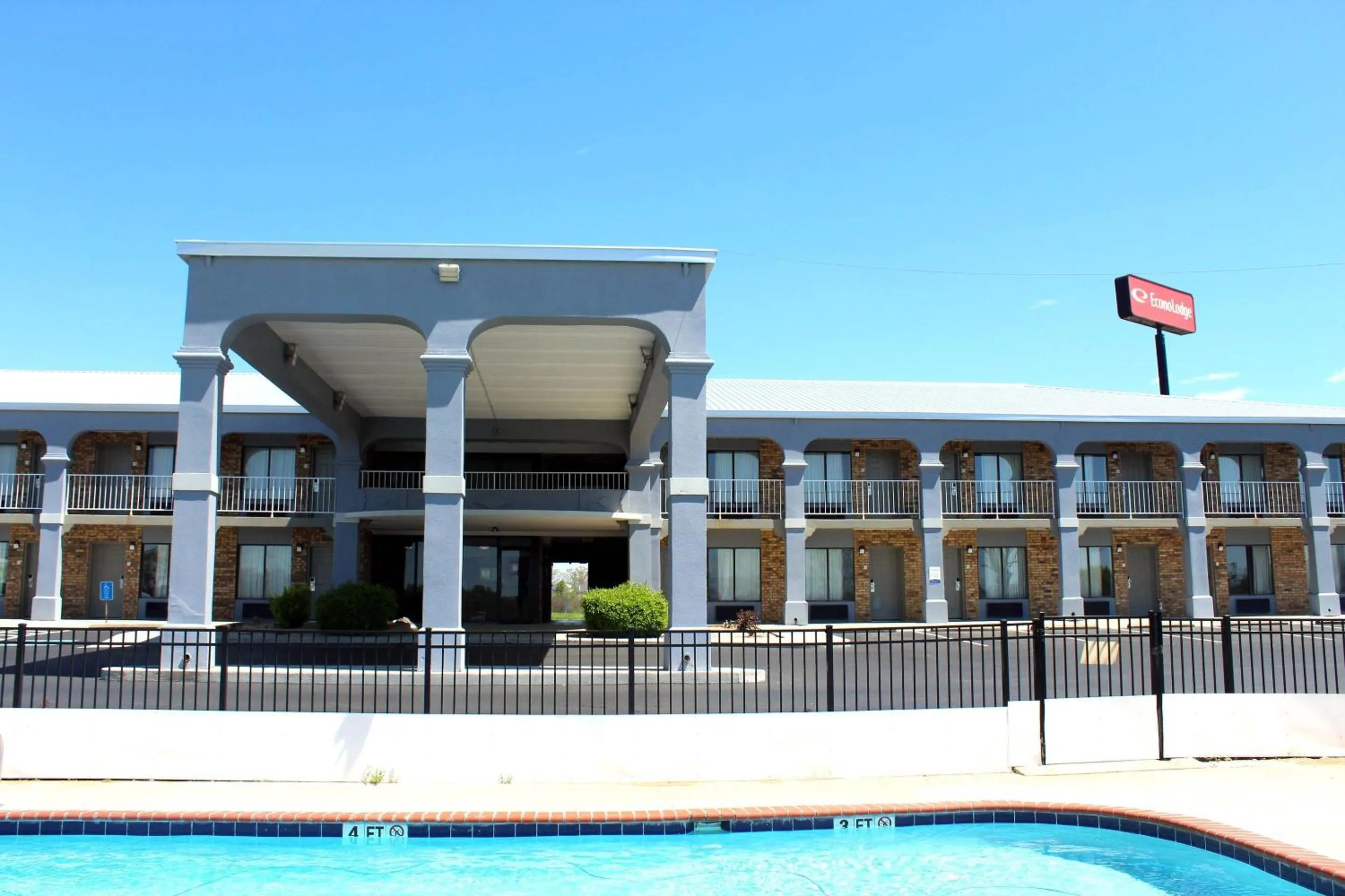 Property building in Econo Lodge Franklin South
