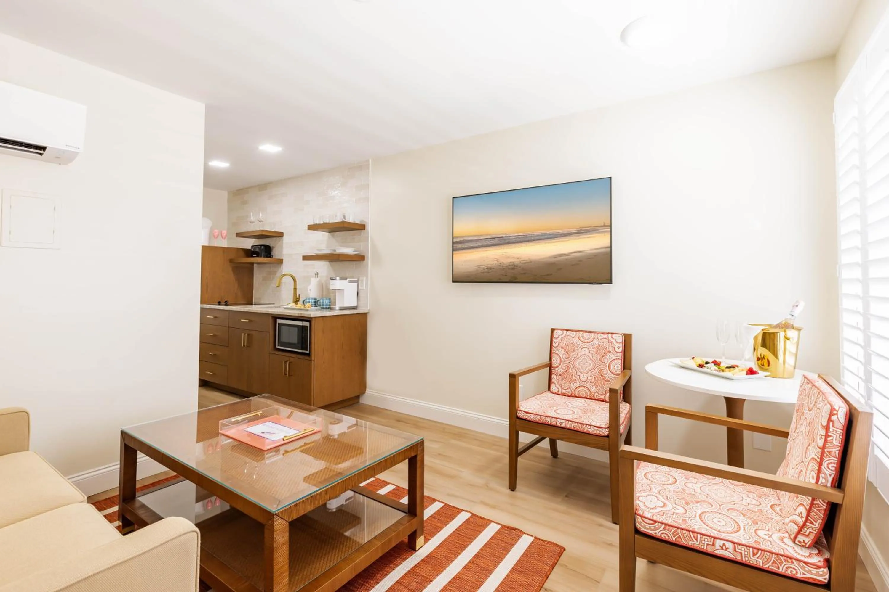 Living room in The Beach Club on Madison Avenue