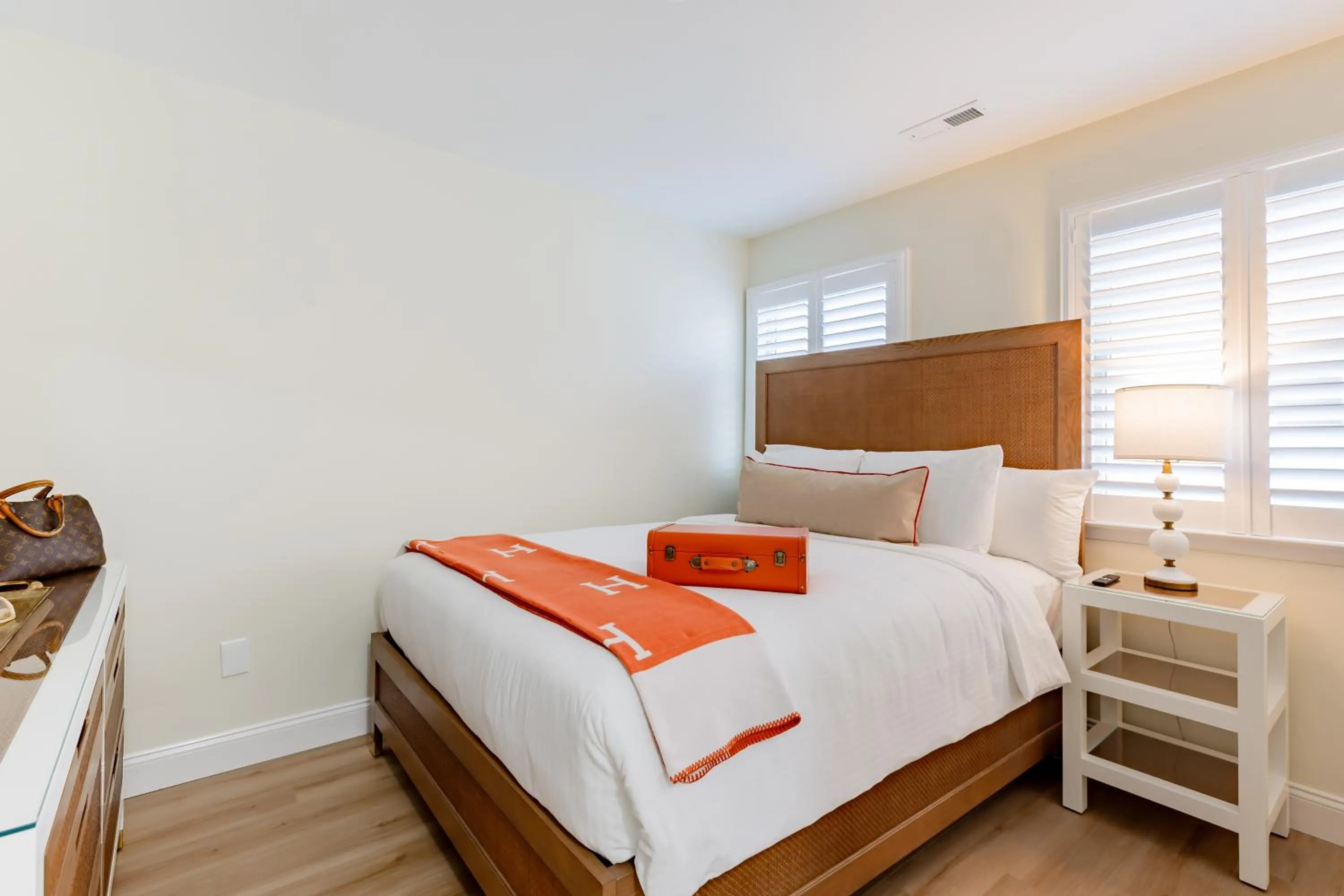 Bedroom, Bed in The Beach Club on Madison Avenue