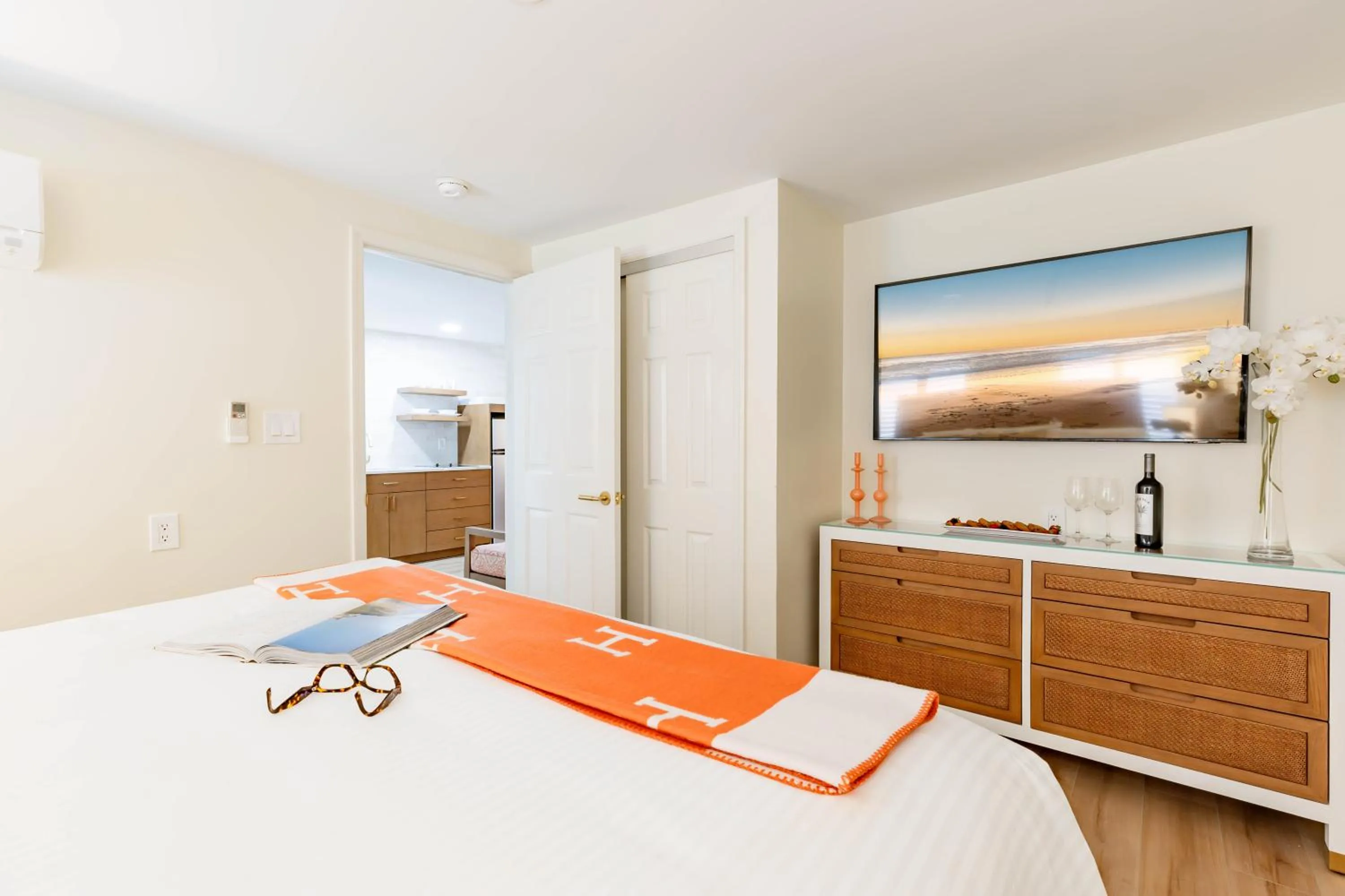 Bed in The Beach Club on Madison Avenue