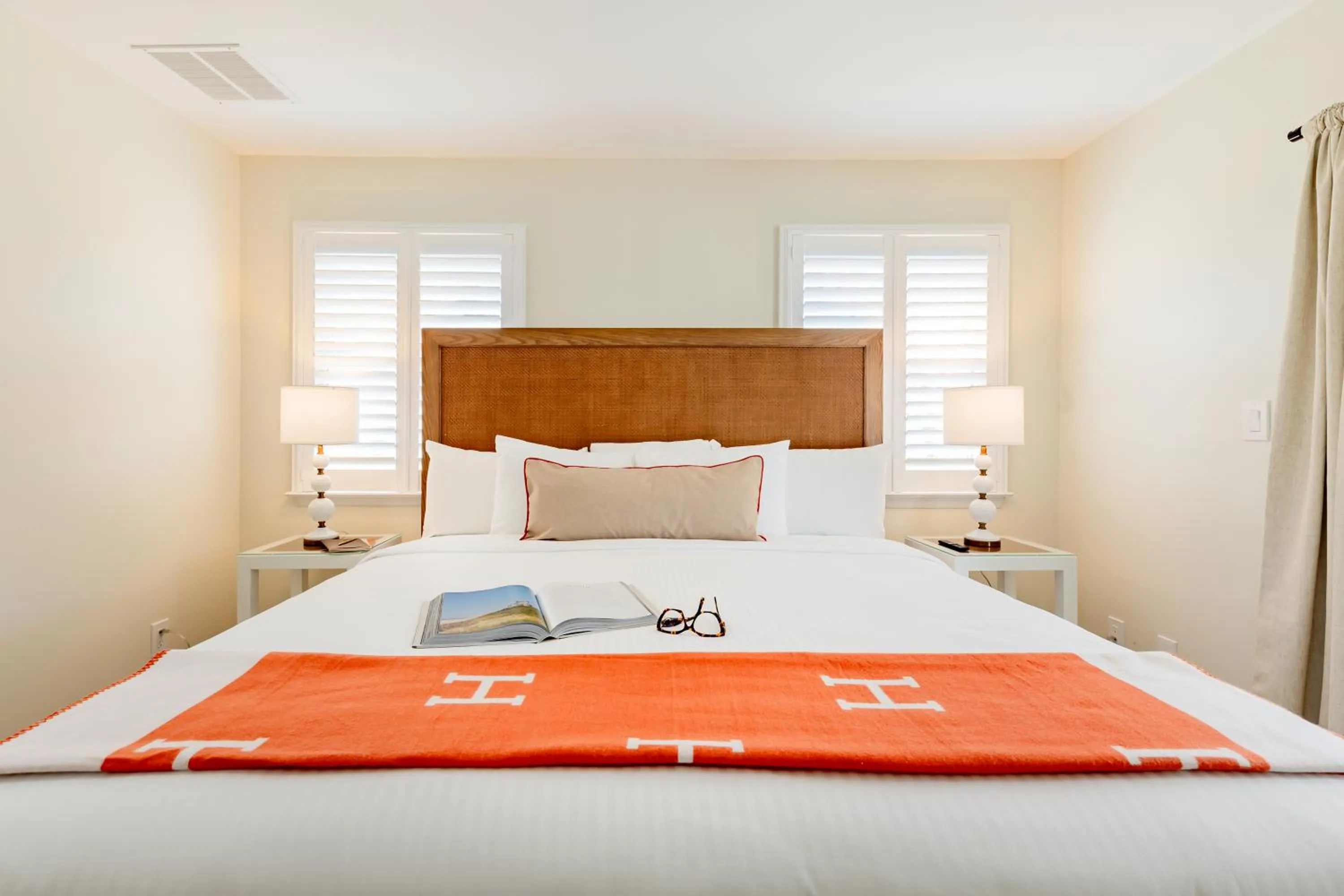 kitchen, Bed in The Beach Club on Madison Avenue