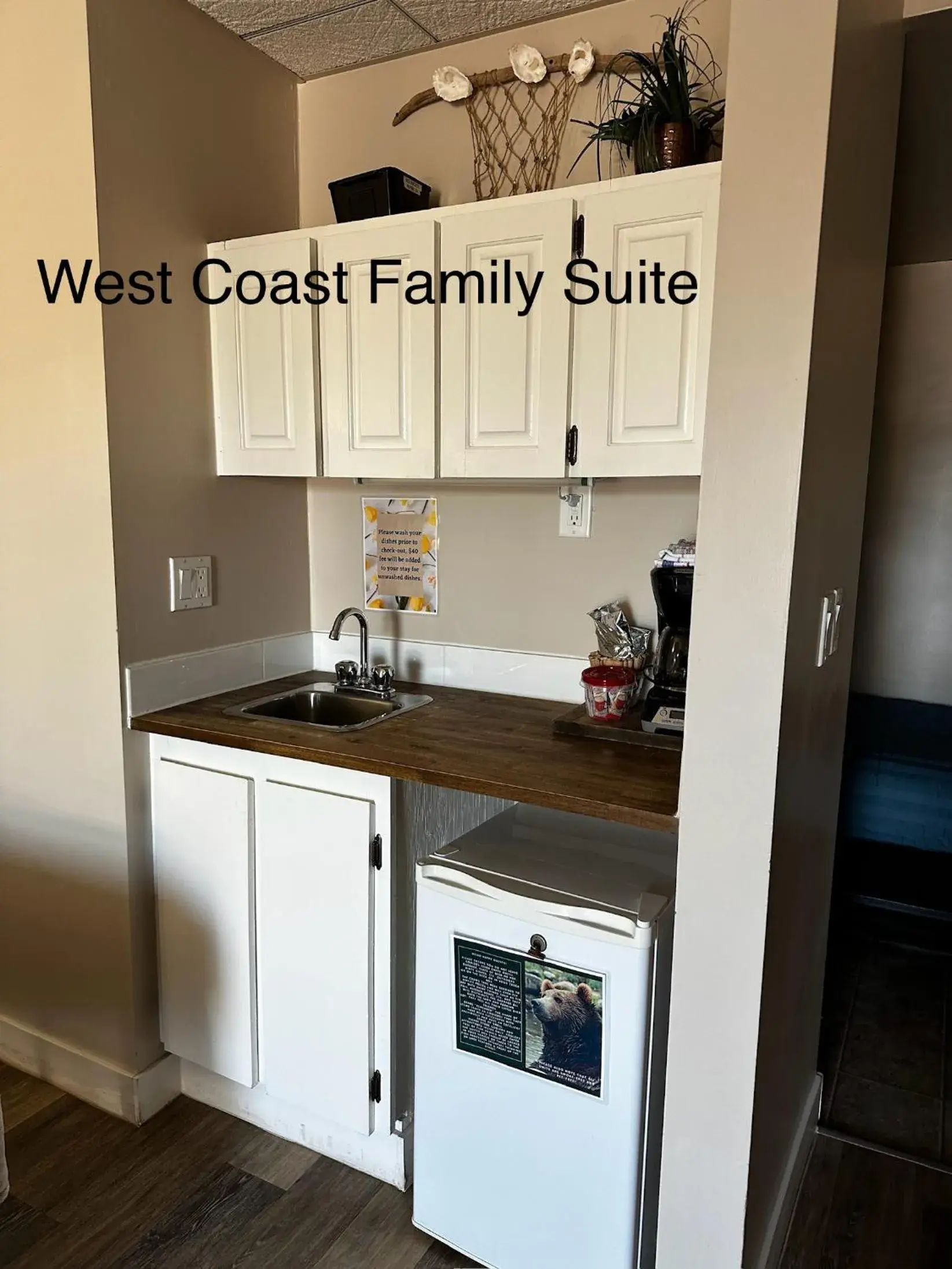 Family Suite in West Coast Motel on the Harbour Family Suite in West Coast Motel on the Harbour