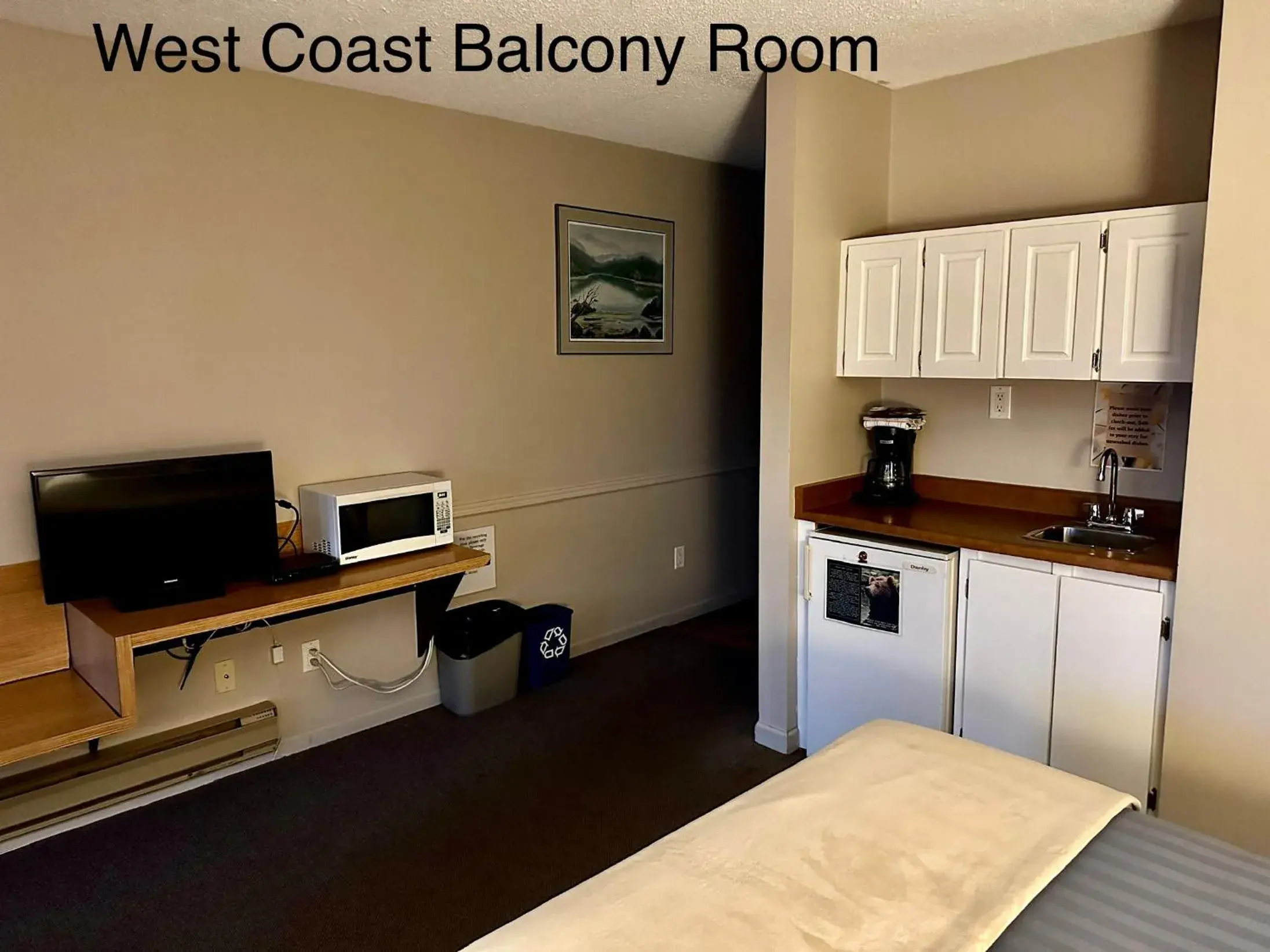 Queen Room with Two Queen Beds and Harbor View in West Coast Motel on the Harbour Queen Room with Two Queen Beds and Harbor View in West Coast Motel on the Harbour
