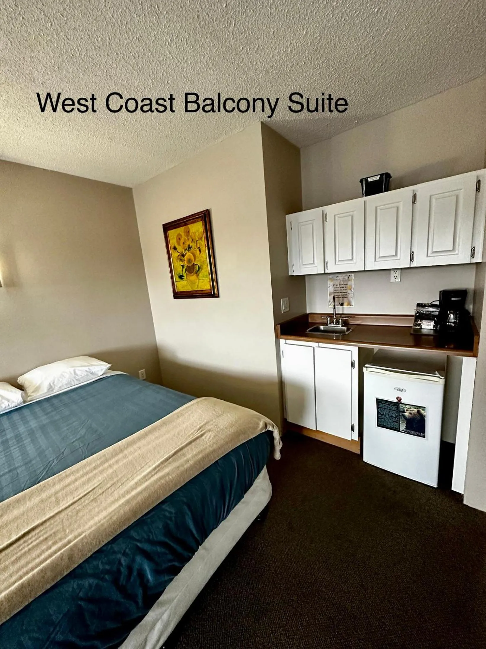 Bed in West Coast Motel on the Harbour