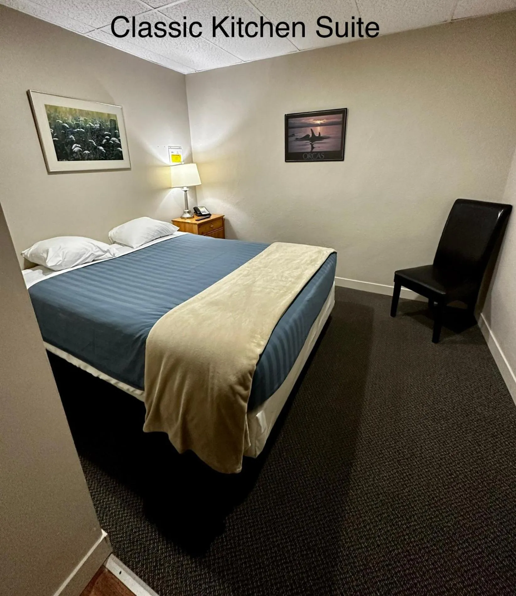 Bed in West Coast Motel on the Harbour