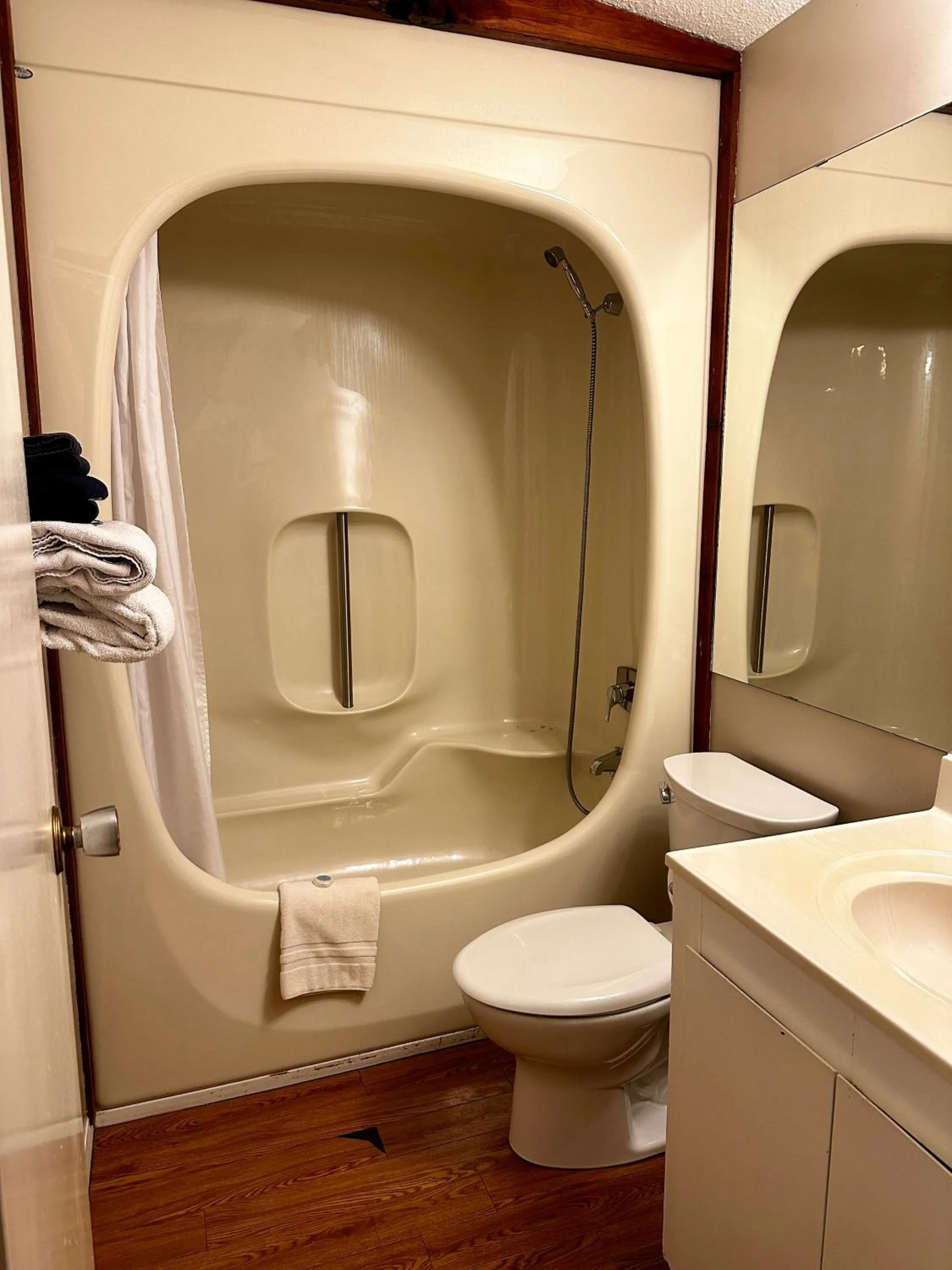 West Coast Motel on the Harbour