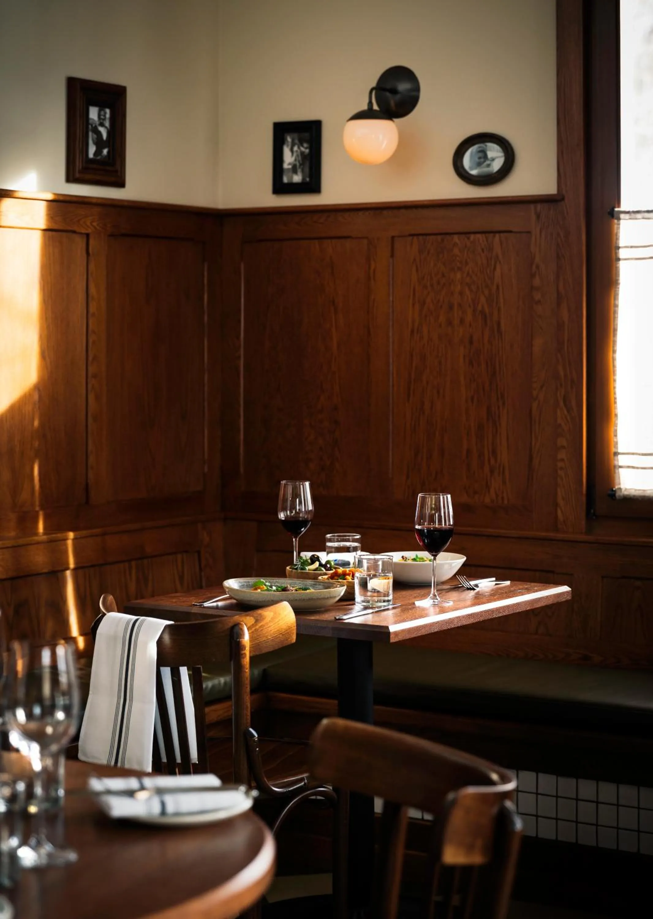 Restaurant/places to eat in Anvil Hotel