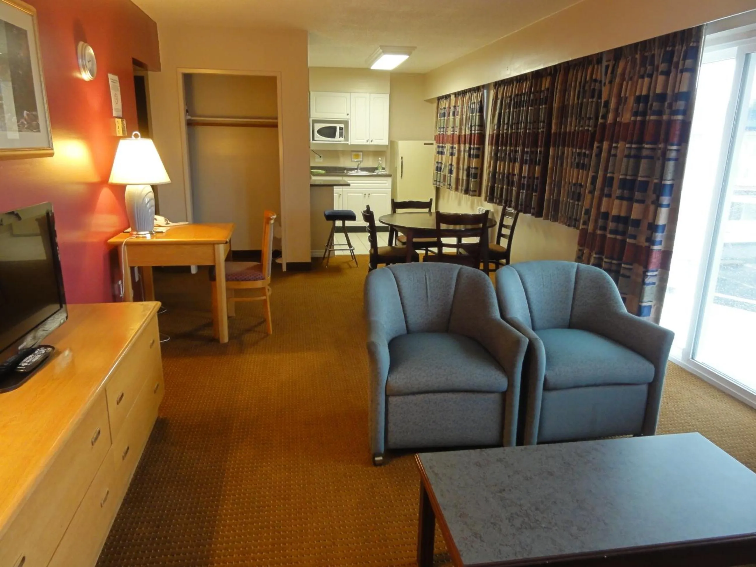 Living room in Port Augusta Inn