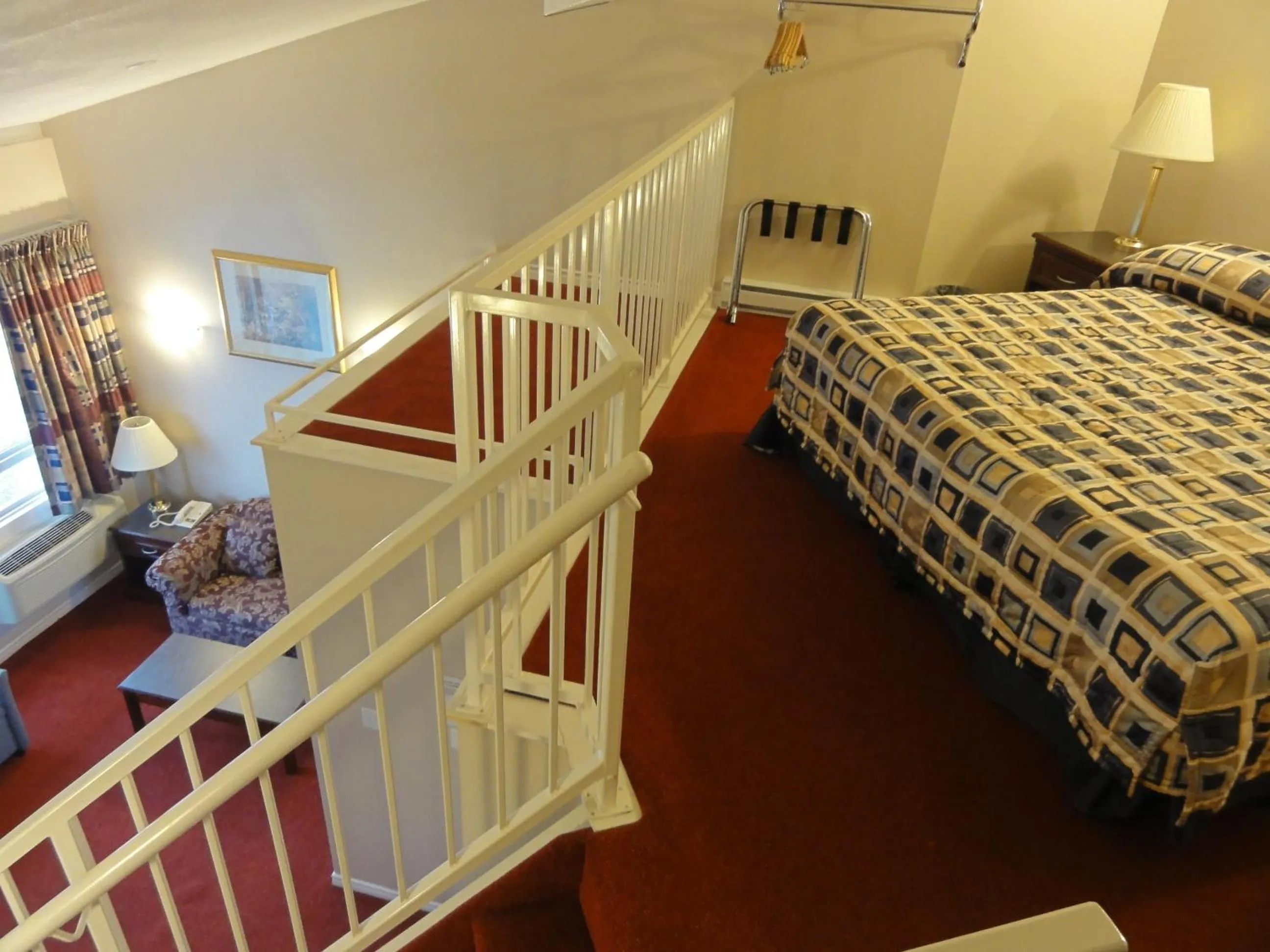 Photo of the whole room, Bed in Port Augusta Inn