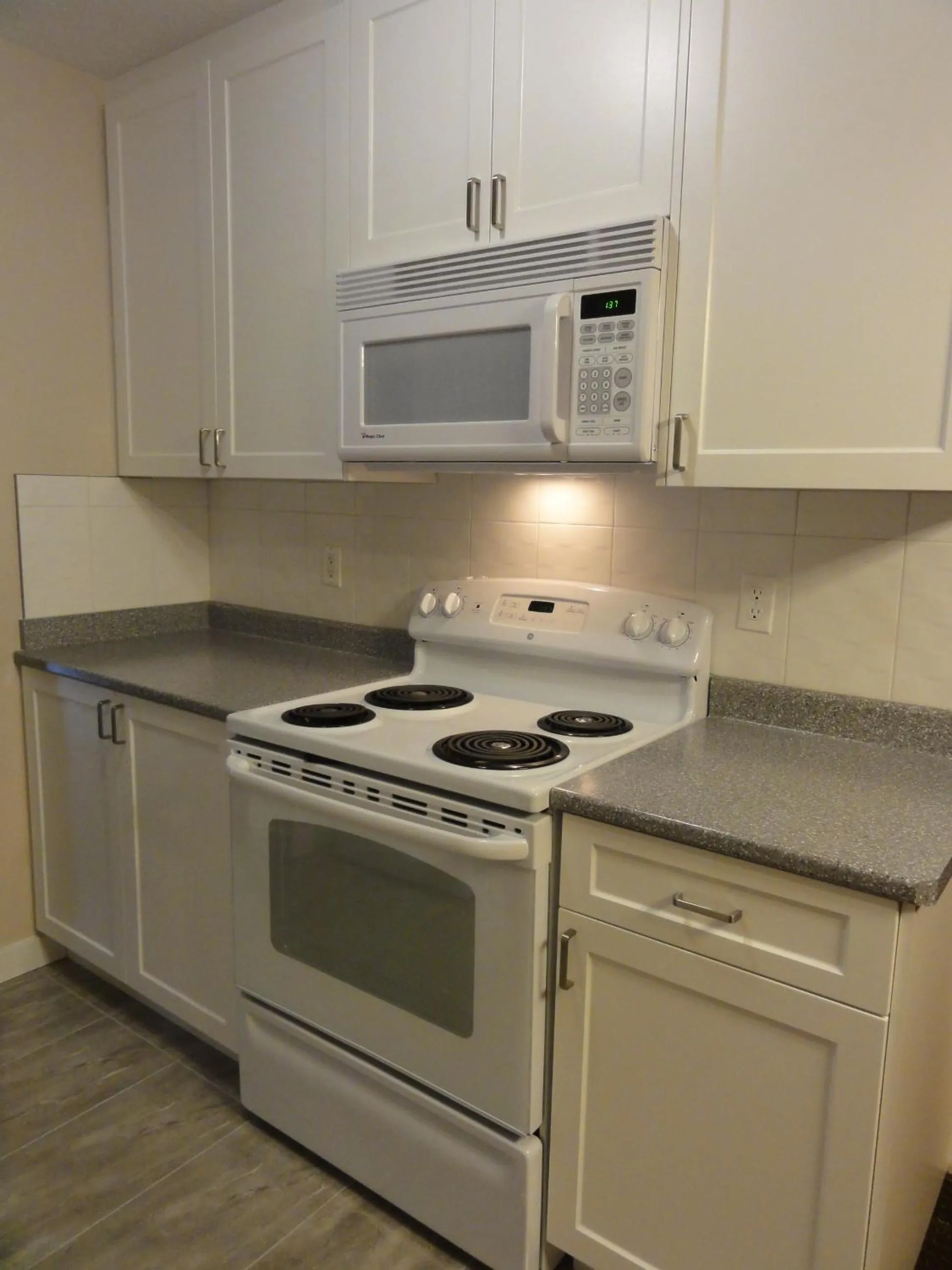 Kitchen or kitchenette in Port Augusta Inn