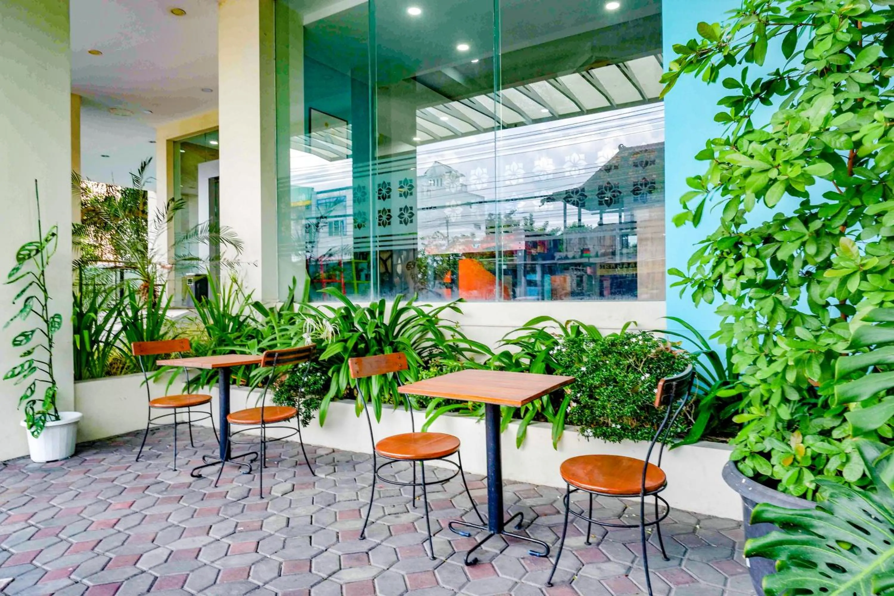 Seating area in Sans Hotel Nagari Malioboro