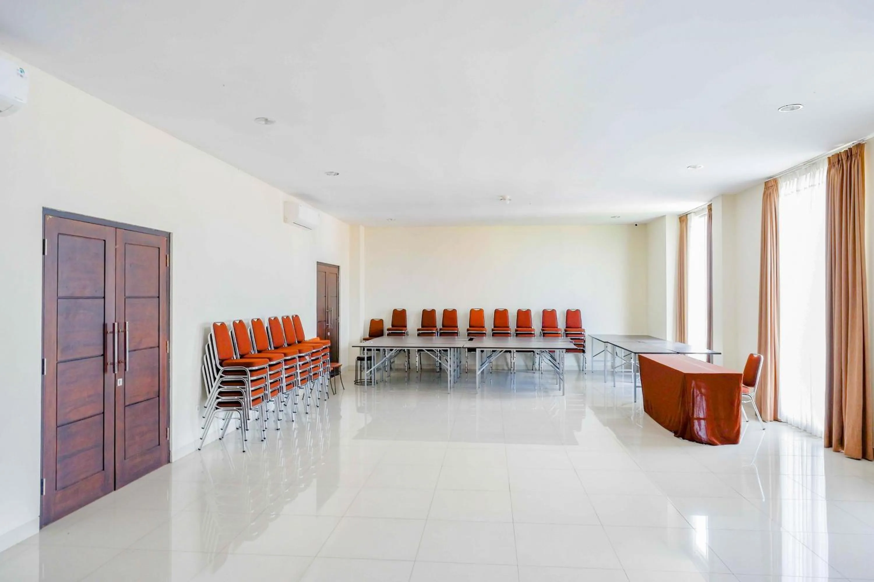 Meeting/conference room in Sans Hotel Nagari Malioboro