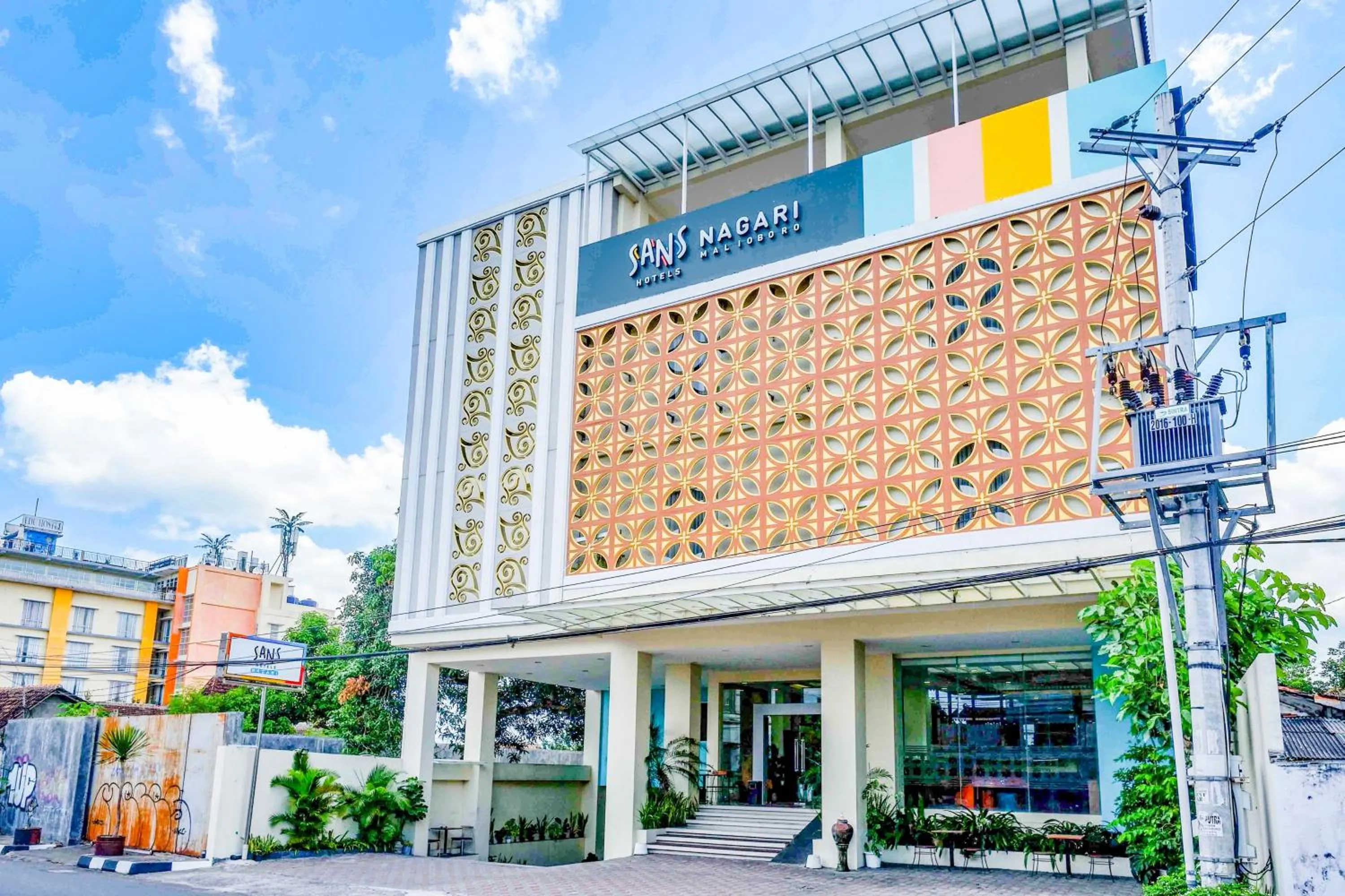 Facade/entrance in Sans Hotel Nagari Malioboro