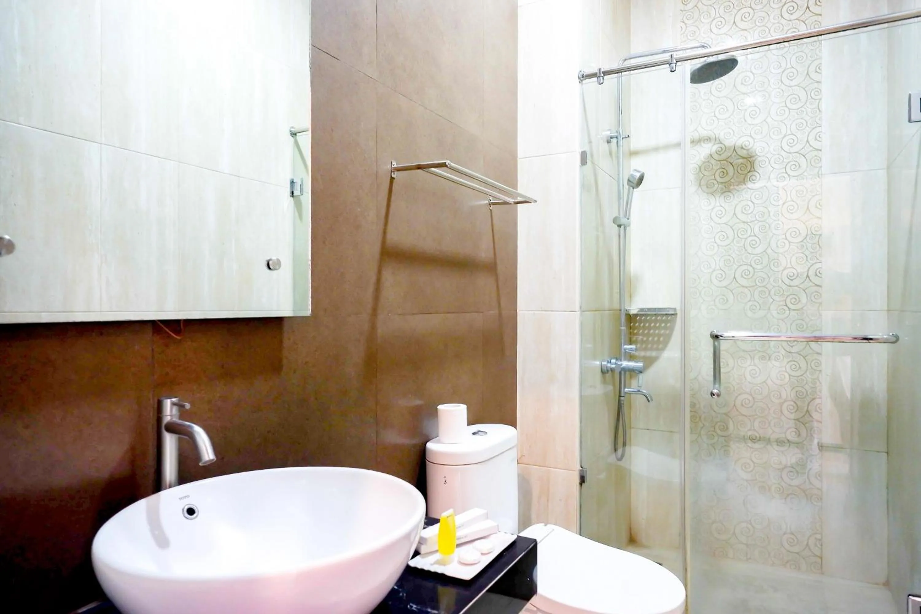 Bathroom in Sans Hotel Nagari Malioboro