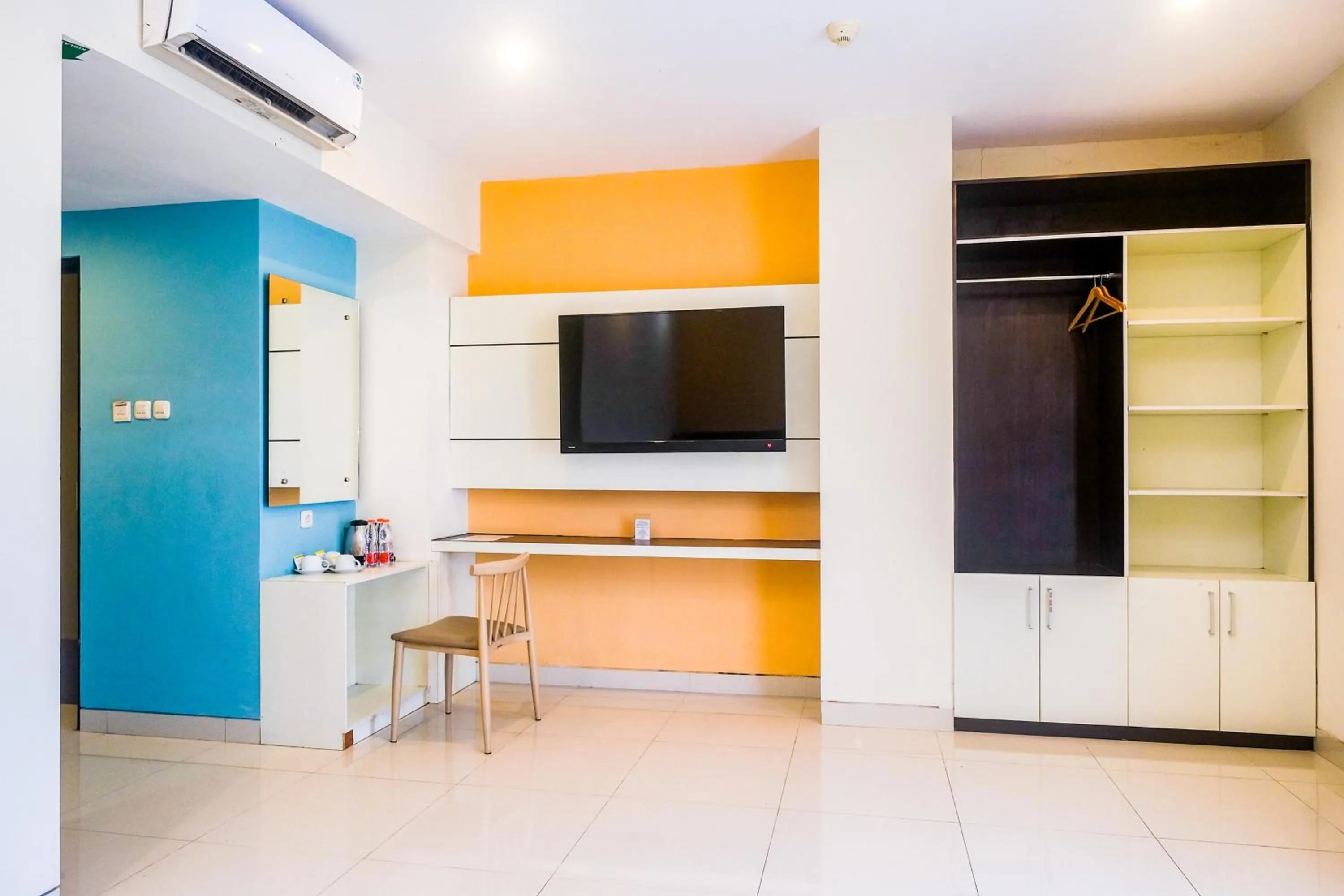 TV and multimedia in Sans Hotel Nagari Malioboro