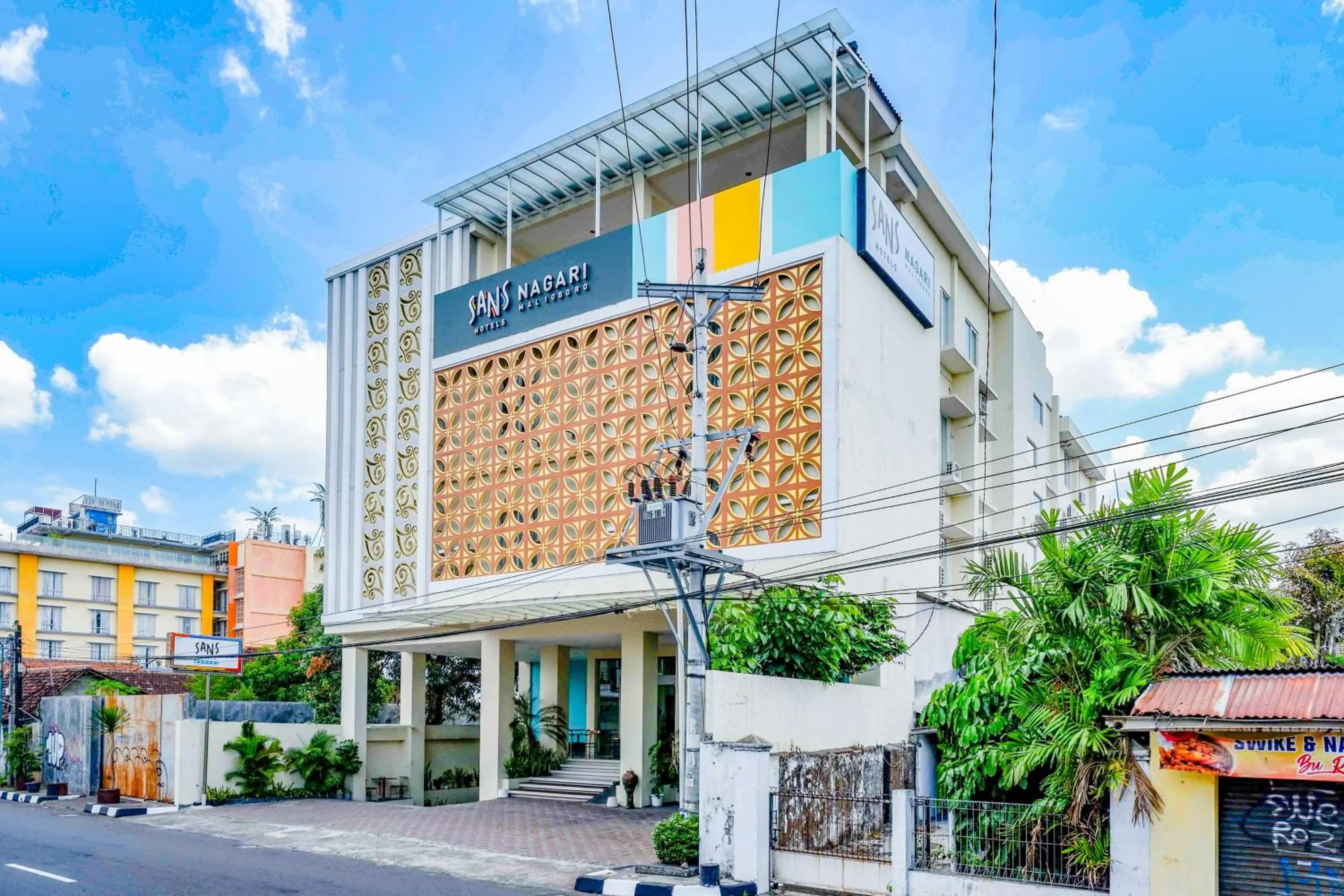 Facade/entrance in Sans Hotel Nagari Malioboro