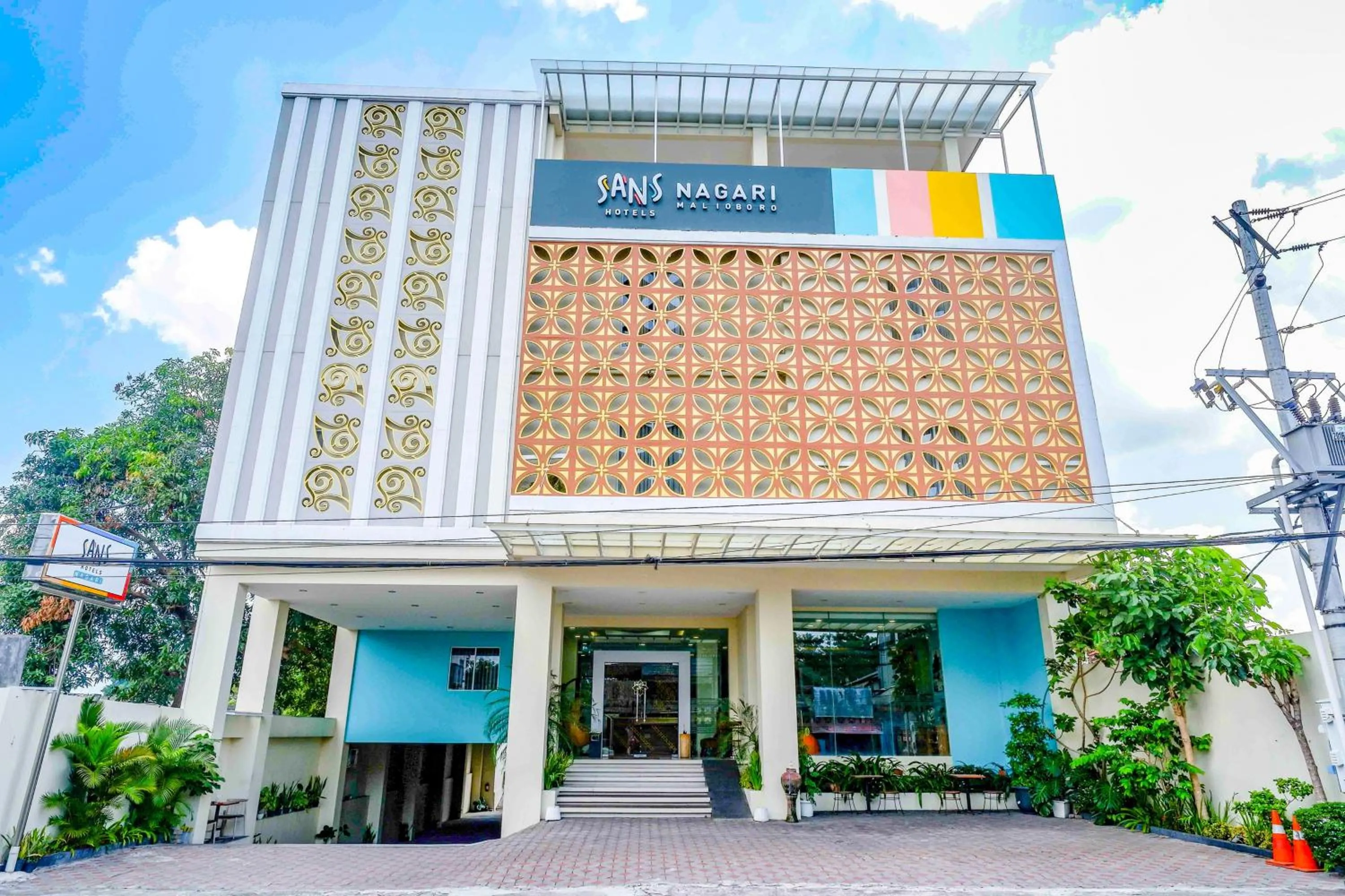 Facade/entrance in Sans Hotel Nagari Malioboro