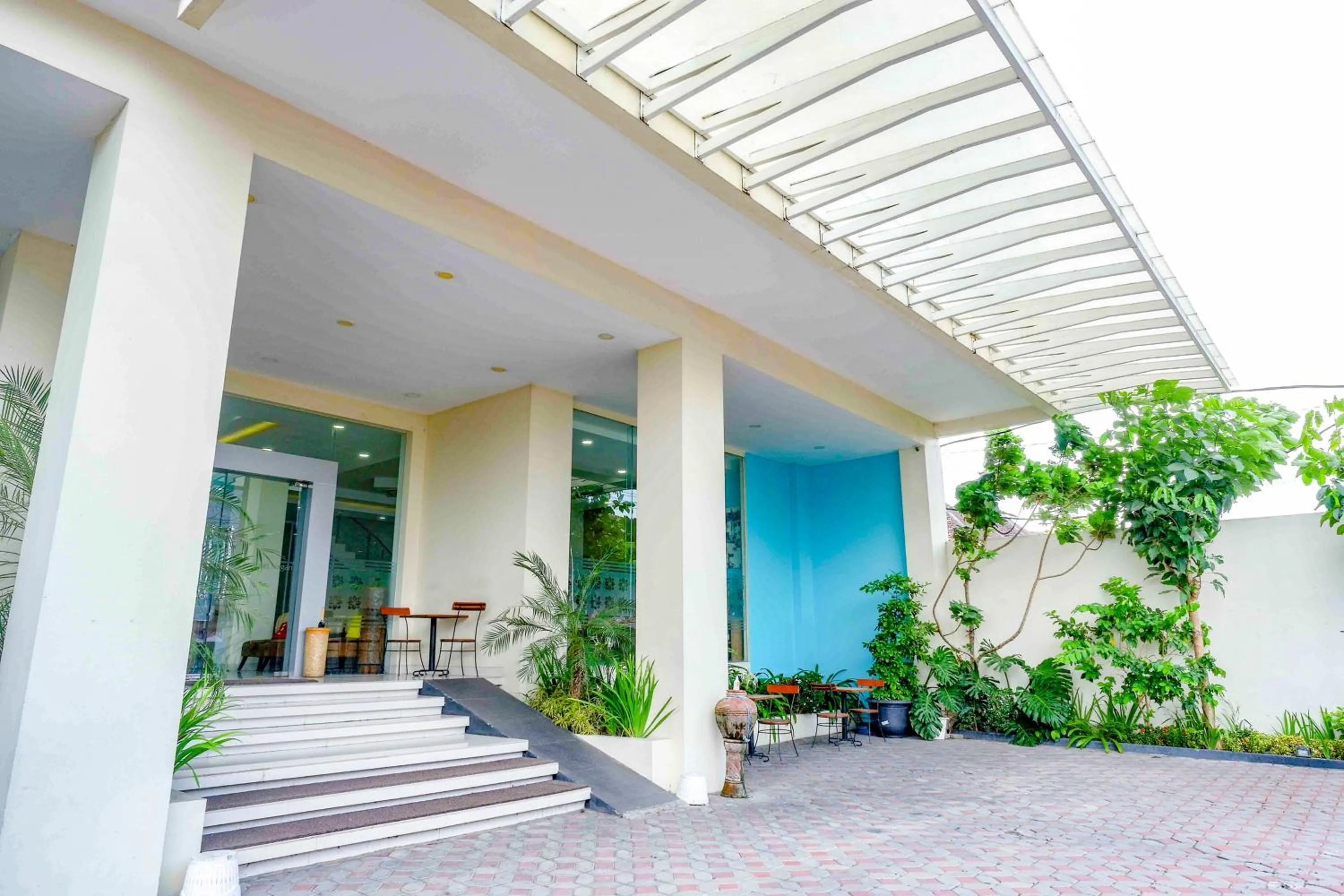 Facade/entrance in Sans Hotel Nagari Malioboro